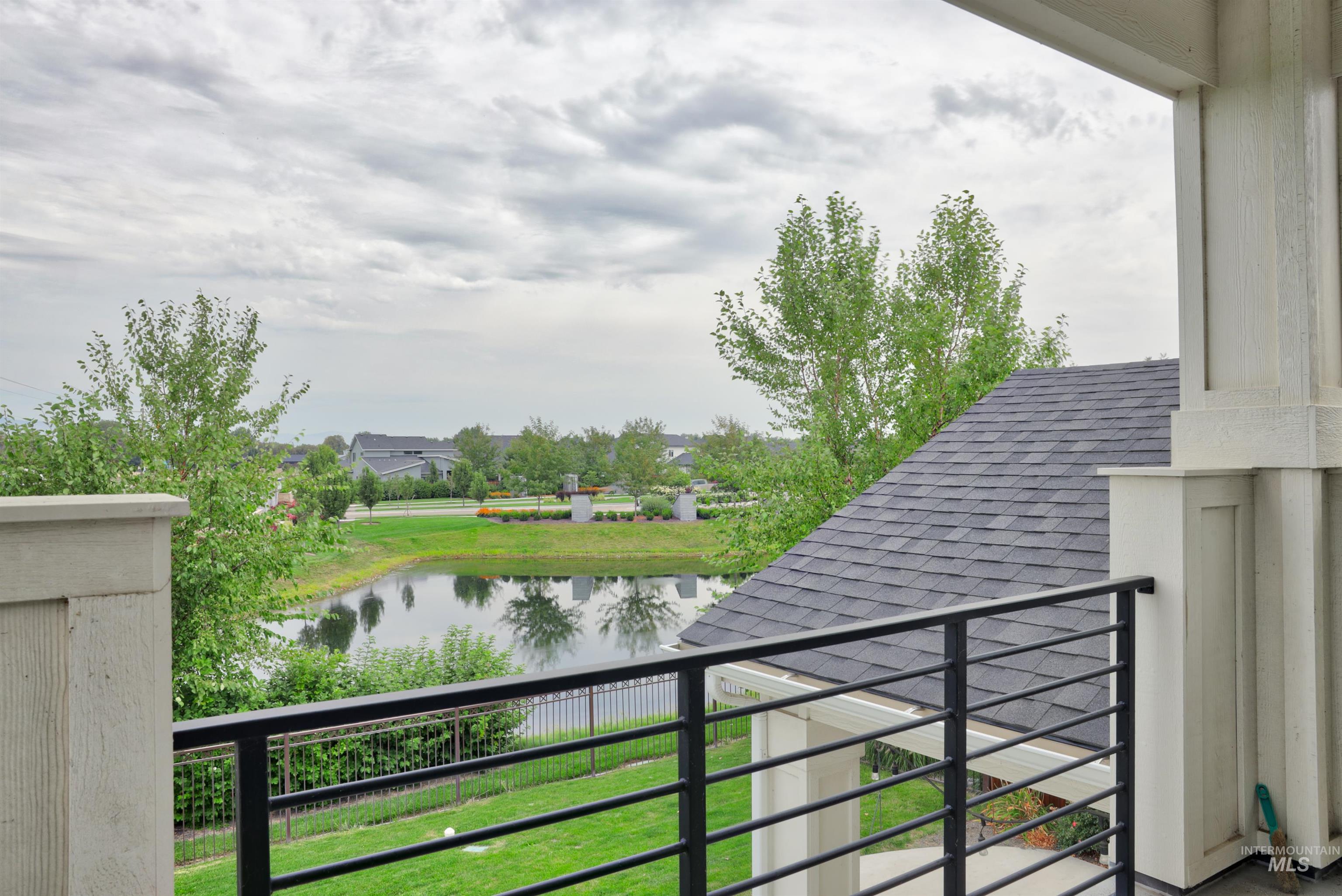314 S Hamlin Lane, Eagle, Idaho 83616, 3 Bedrooms, 3 Bathrooms, Residential For Sale, Price $975,000,MLS 98999056
