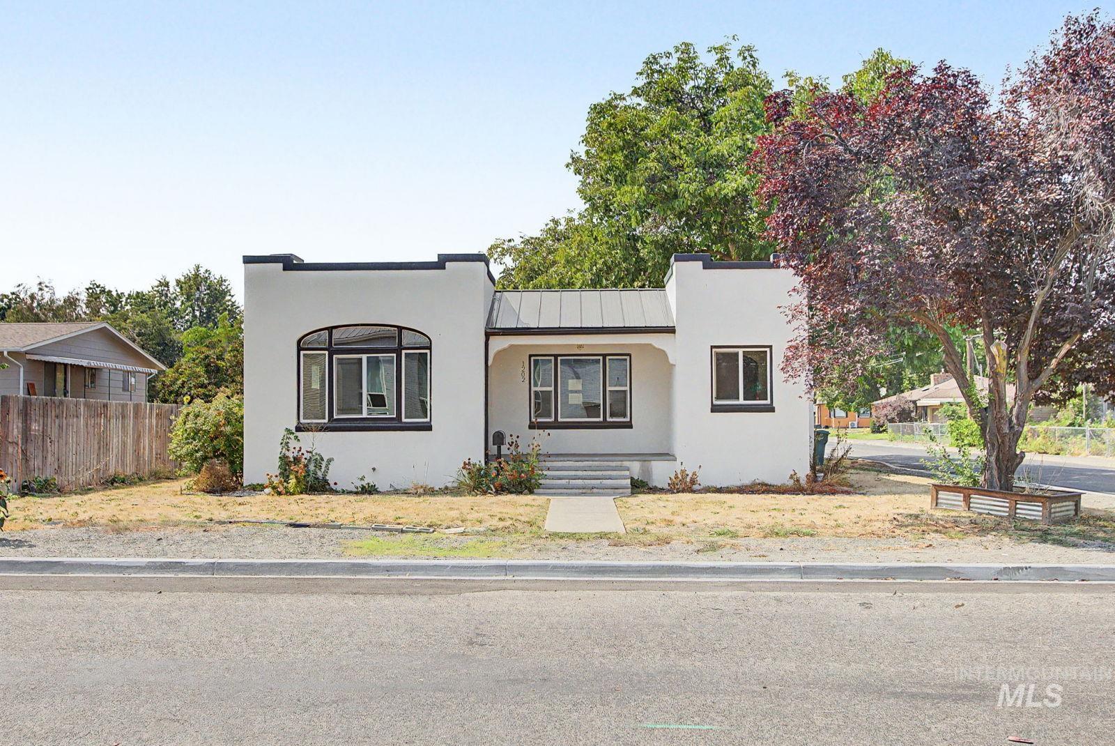 1202 9th Street, Clarkston, Washington 99403, 4 Bedrooms, 2 Bathrooms, Residential For Sale, Price $339,000,MLS 98999060
