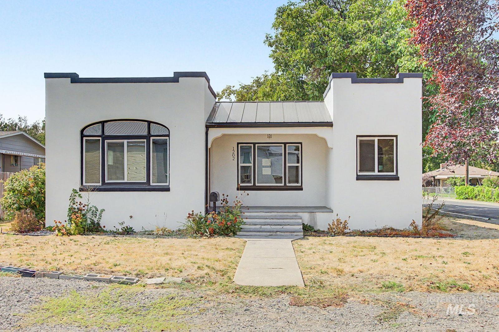 1202 9th Street, Clarkston, Washington 99403, 4 Bedrooms, 2 Bathrooms, Residential For Sale, Price $339,000,MLS 98999060