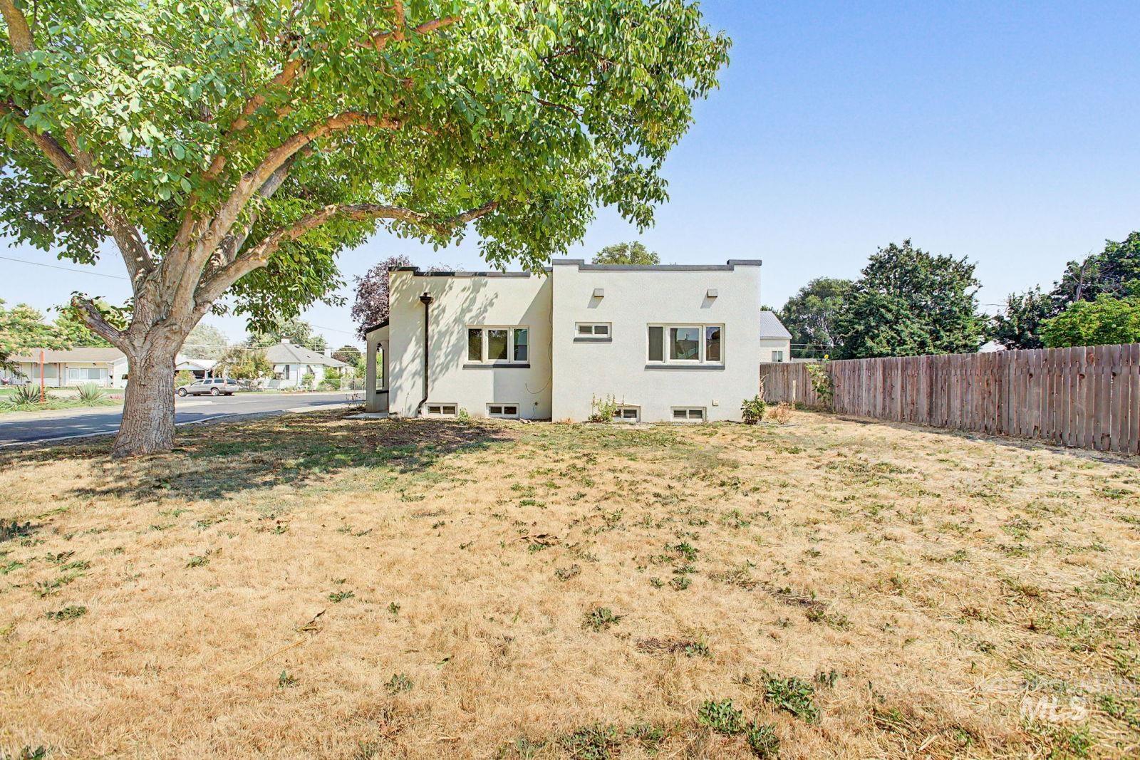 1202 9th Street, Clarkston, Washington 99403, 4 Bedrooms, 2 Bathrooms, Residential For Sale, Price $339,000,MLS 98999060