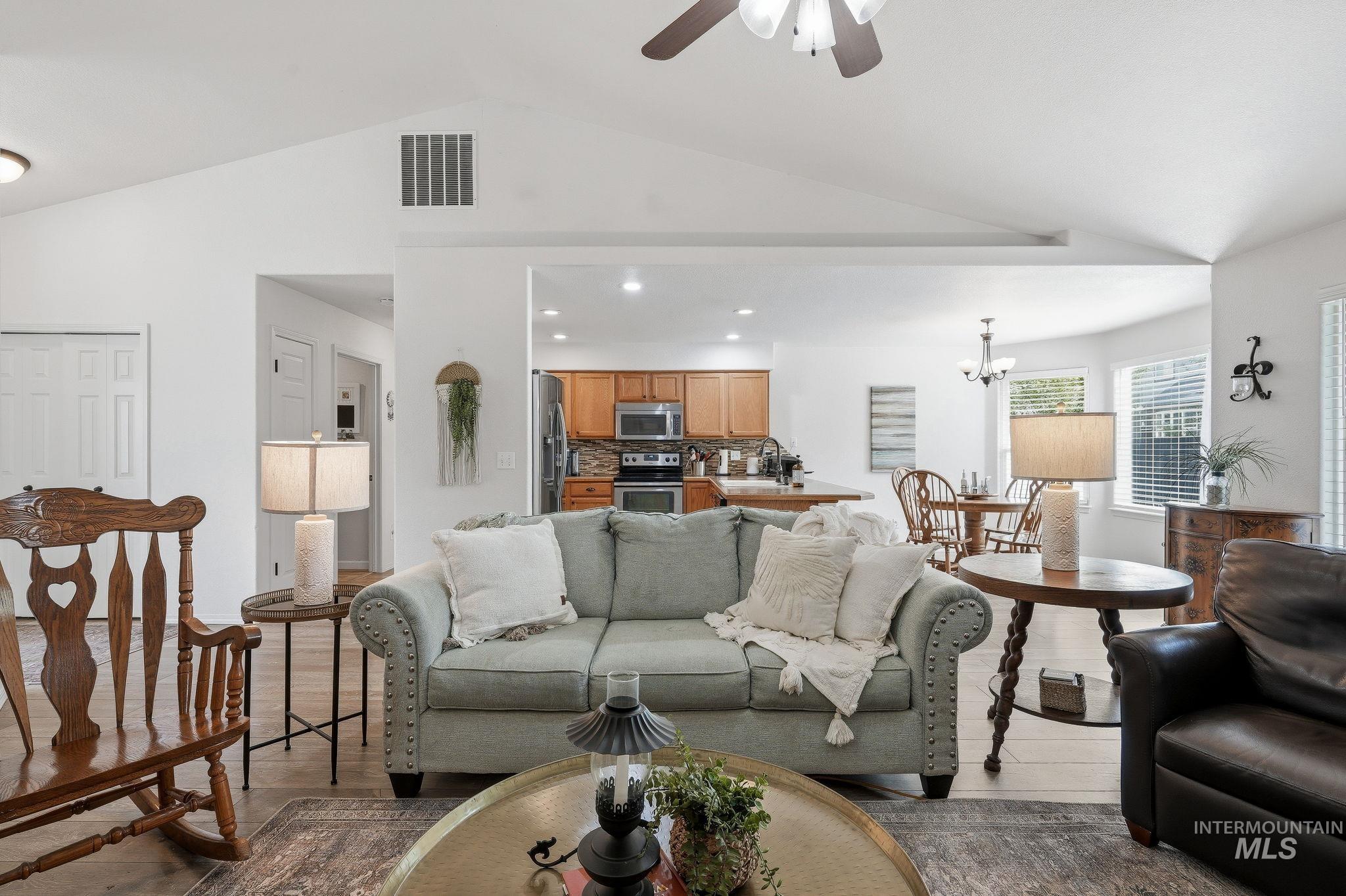 3038 N Thames Ave., Meridian, Idaho 83646, 3 Bedrooms, 2 Bathrooms, Residential For Sale, Price $489,000, 98999073