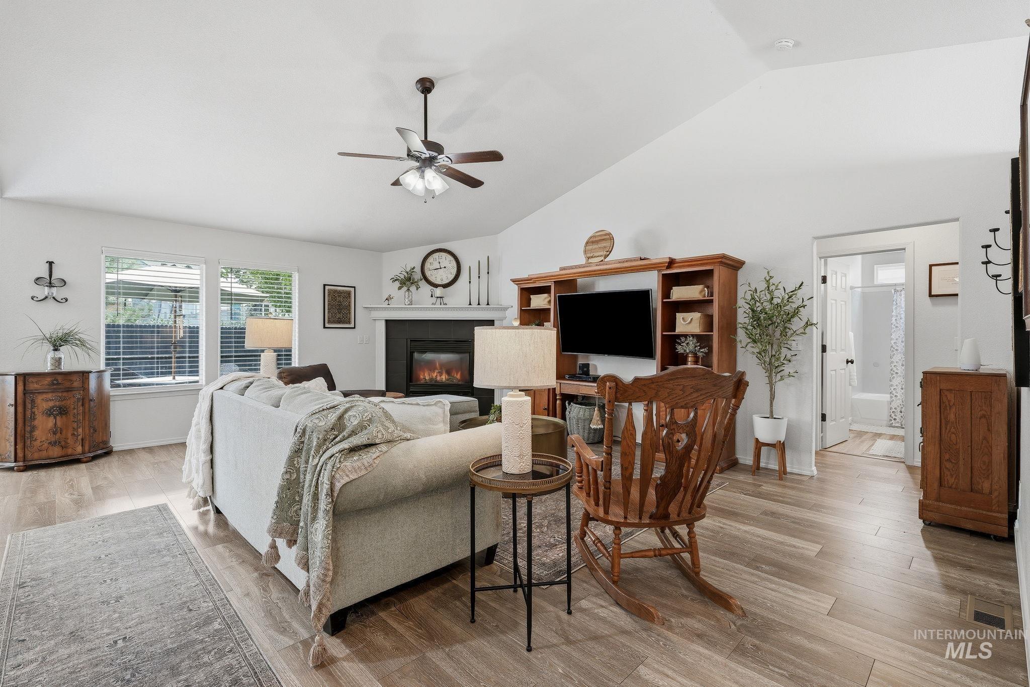 3038 N Thames Ave., Meridian, Idaho 83646, 3 Bedrooms, 2 Bathrooms, Residential For Sale, Price $489,000, 98999073