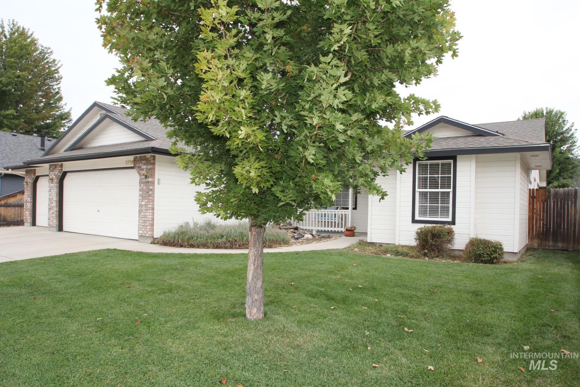 1726 E Kamay Ct., Meridian, Idaho 83642, 3 Bedrooms, 2 Bathrooms, Residential For Sale, Price $467,900,MLS 98999074