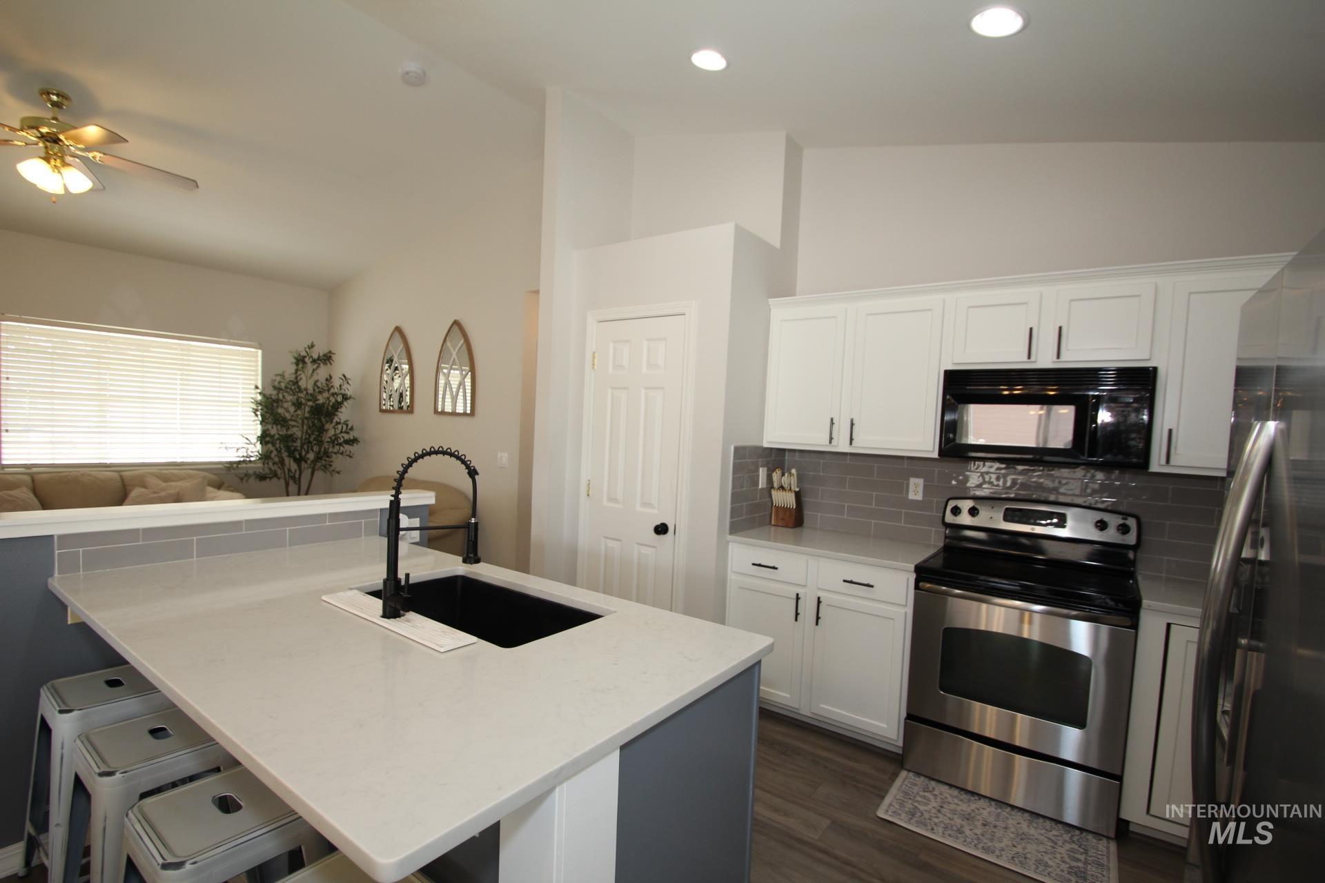 1726 E Kamay Ct., Meridian, Idaho 83642, 3 Bedrooms, 2 Bathrooms, Residential For Sale, Price $467,900,MLS 98999074