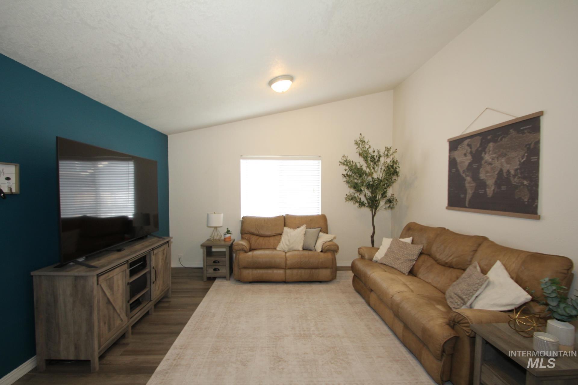 1726 E Kamay Ct., Meridian, Idaho 83642, 3 Bedrooms, 2 Bathrooms, Residential For Sale, Price $467,900,MLS 98999074
