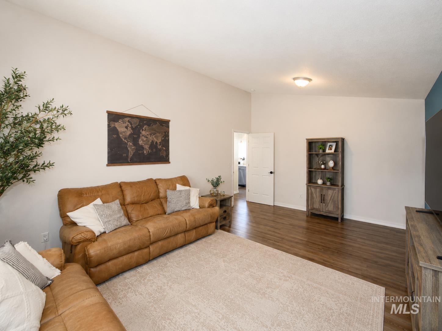 1726 E Kamay Ct., Meridian, Idaho 83642, 3 Bedrooms, 2 Bathrooms, Residential For Sale, Price $459,900,MLS 98999074