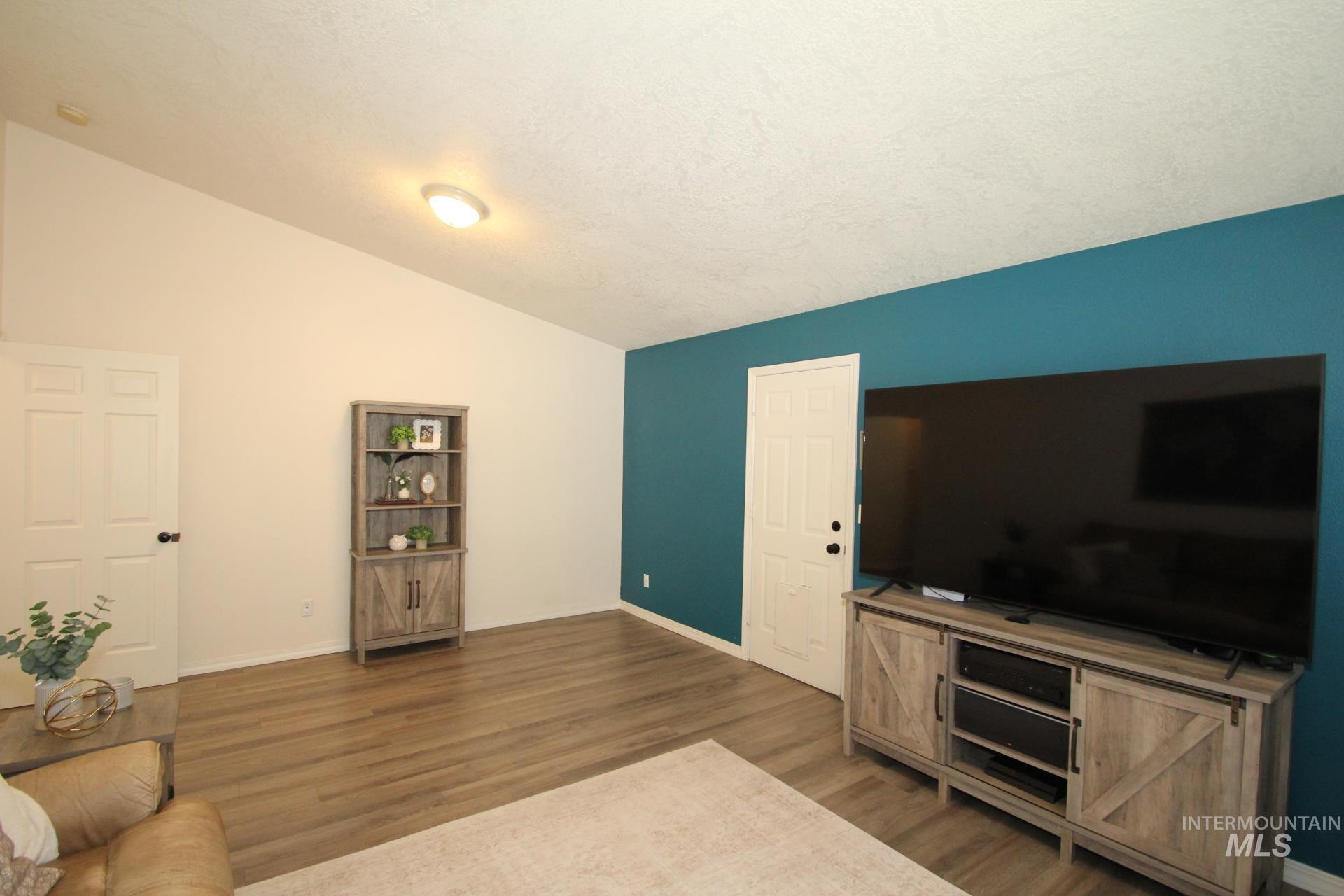 1726 E Kamay Ct., Meridian, Idaho 83642, 3 Bedrooms, 2 Bathrooms, Residential For Sale, Price $467,900,MLS 98999074