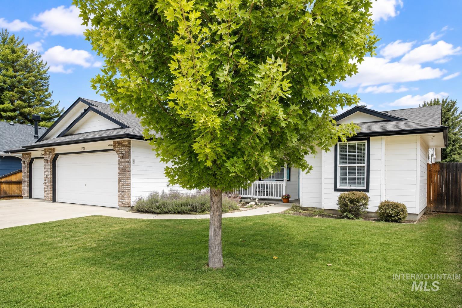 1726 E Kamay Ct., Meridian, Idaho 83642, 3 Bedrooms, 2 Bathrooms, Residential For Sale, Price $459,900,MLS 98999074