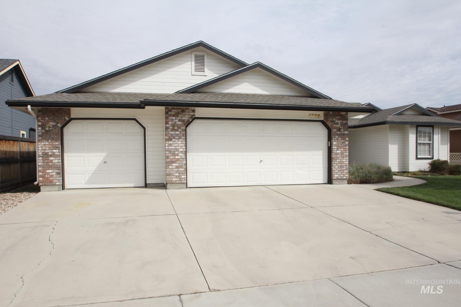 1726 E Kamay Ct., Meridian, Idaho 83642, 3 Bedrooms, 2 Bathrooms, Residential For Sale, Price $467,900,MLS 98999074