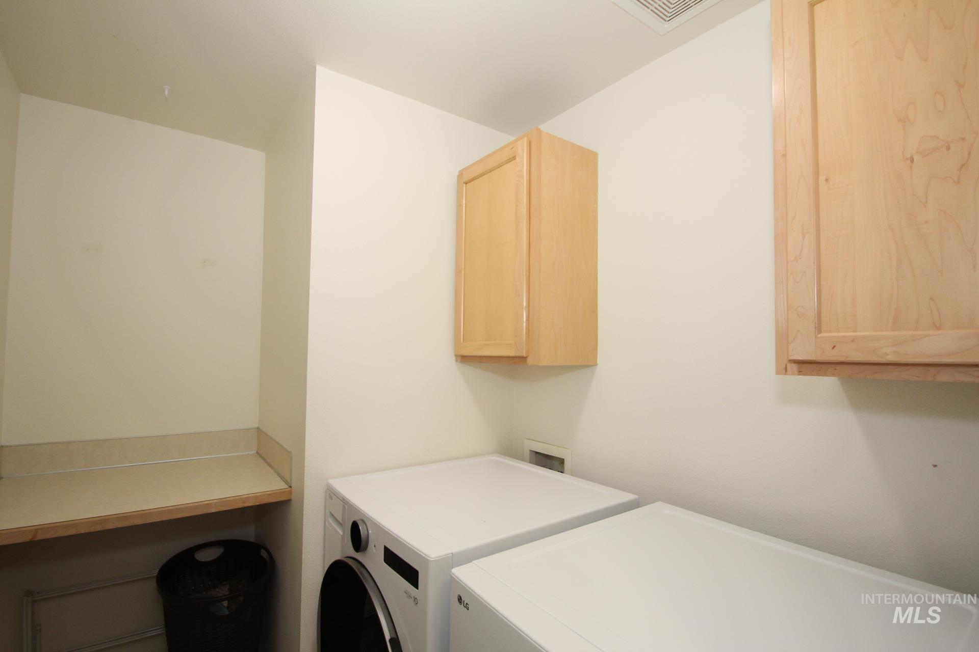 1726 E Kamay Ct., Meridian, Idaho 83642, 3 Bedrooms, 2 Bathrooms, Residential For Sale, Price $467,900,MLS 98999074