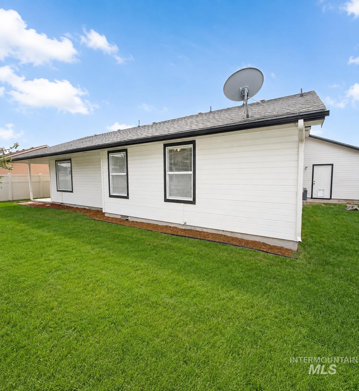 1726 E Kamay Ct., Meridian, Idaho 83642, 3 Bedrooms, 2 Bathrooms, Residential For Sale, Price $459,900,MLS 98999074