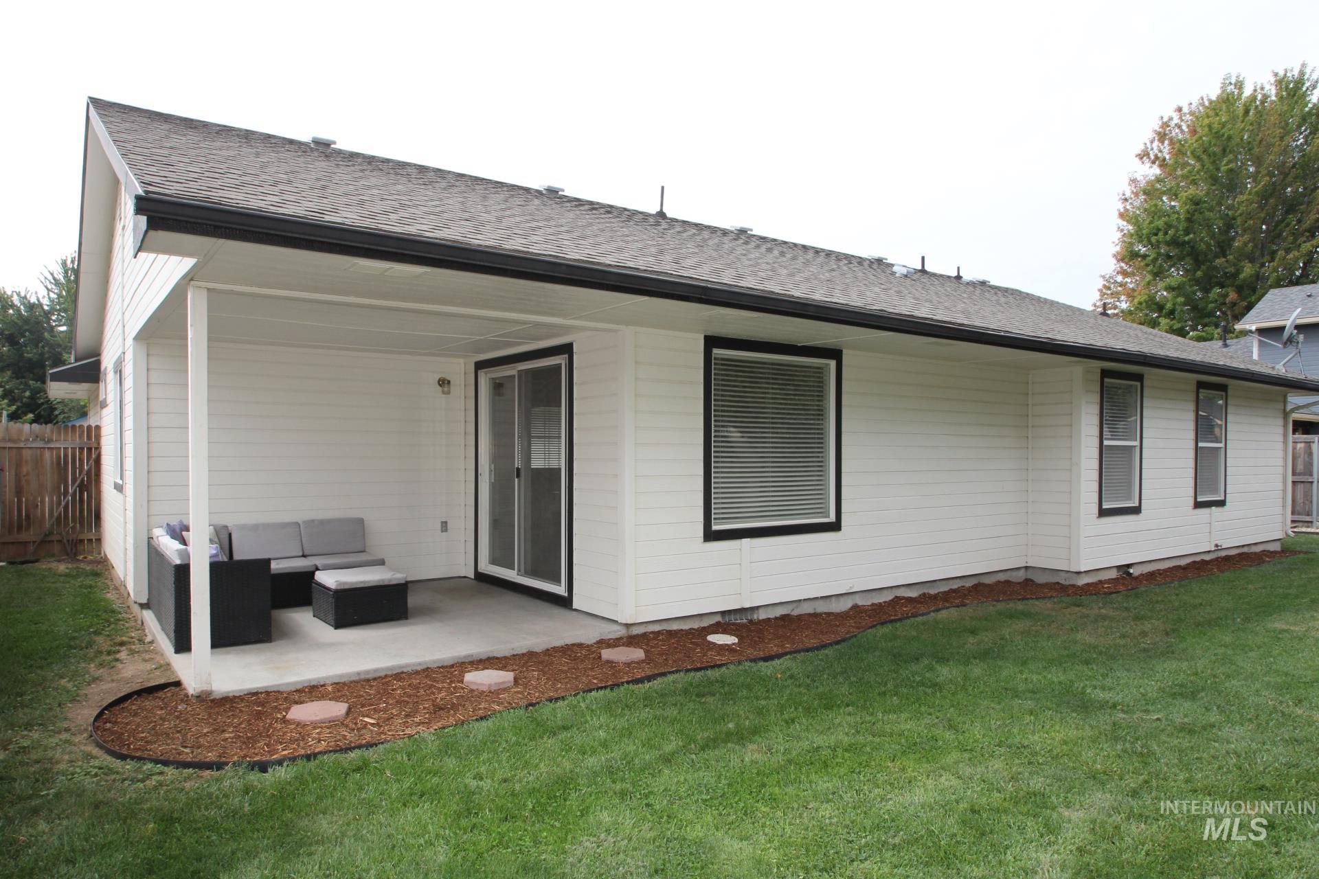 1726 E Kamay Ct., Meridian, Idaho 83642, 3 Bedrooms, 2 Bathrooms, Residential For Sale, Price $467,900,MLS 98999074