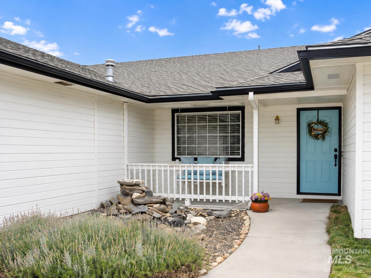 1726 E Kamay Ct., Meridian, Idaho 83642, 3 Bedrooms, 2 Bathrooms, Residential For Sale, Price $459,900,MLS 98999074
