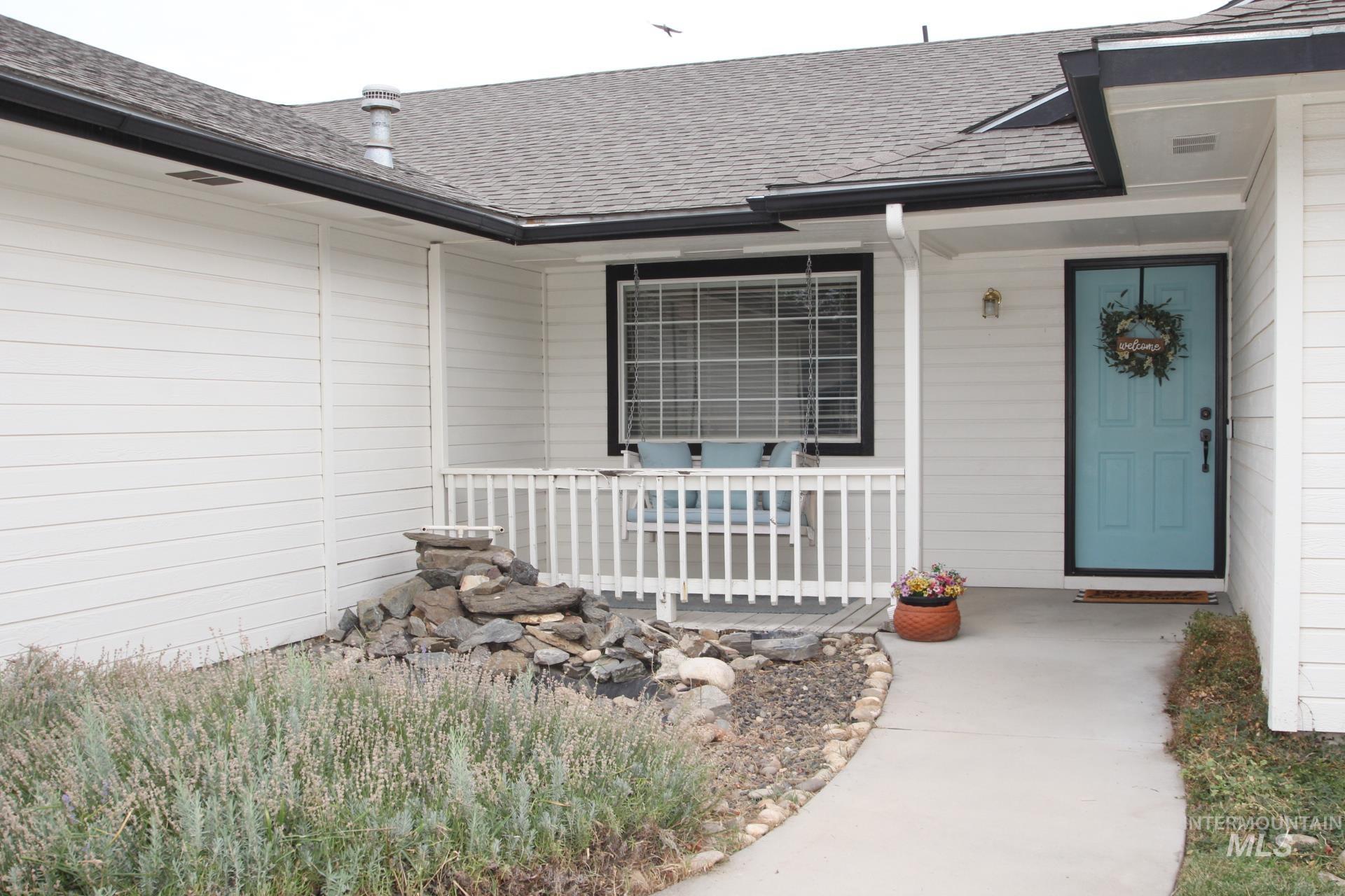 1726 E Kamay Ct., Meridian, Idaho 83642, 3 Bedrooms, 2 Bathrooms, Residential For Sale, Price $467,900,MLS 98999074