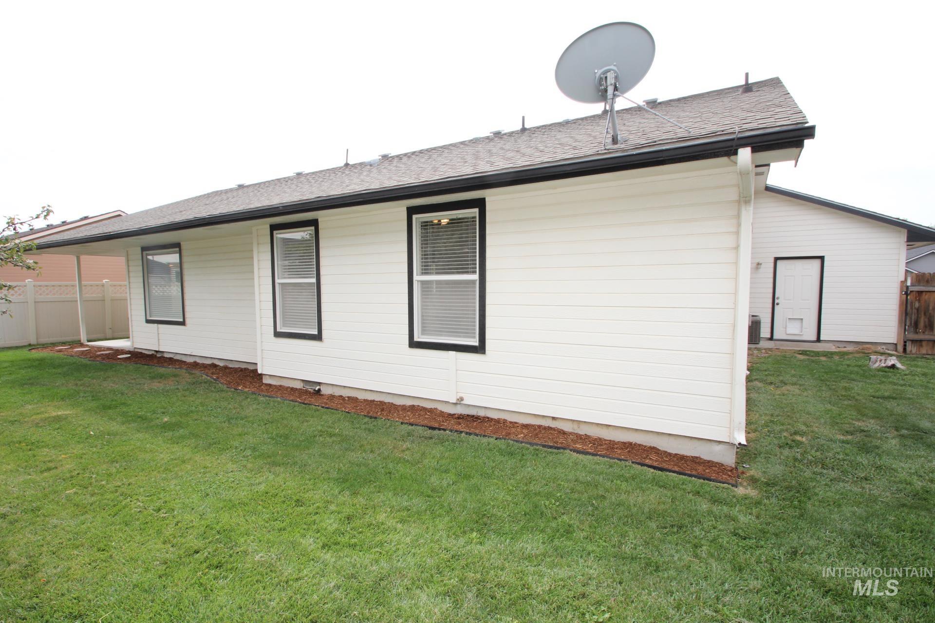 1726 E Kamay Ct., Meridian, Idaho 83642, 3 Bedrooms, 2 Bathrooms, Residential For Sale, Price $467,900,MLS 98999074