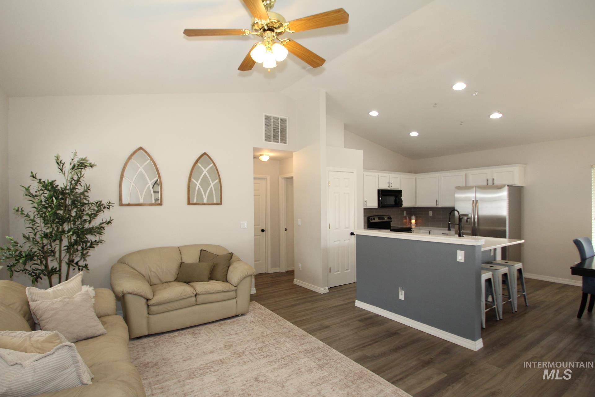 1726 E Kamay Ct., Meridian, Idaho 83642, 3 Bedrooms, 2 Bathrooms, Residential For Sale, Price $467,900,MLS 98999074
