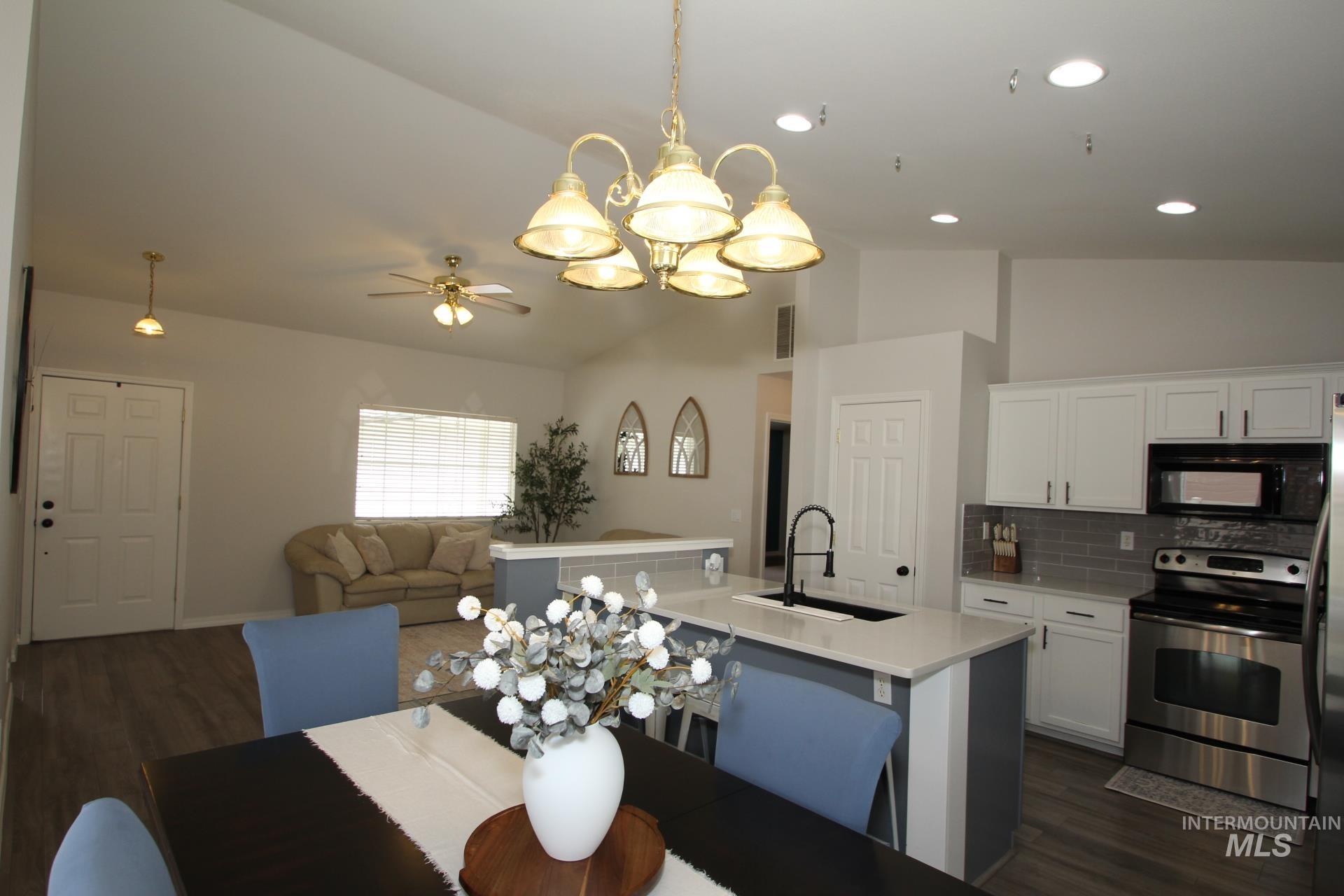 1726 E Kamay Ct., Meridian, Idaho 83642, 3 Bedrooms, 2 Bathrooms, Residential For Sale, Price $467,900,MLS 98999074