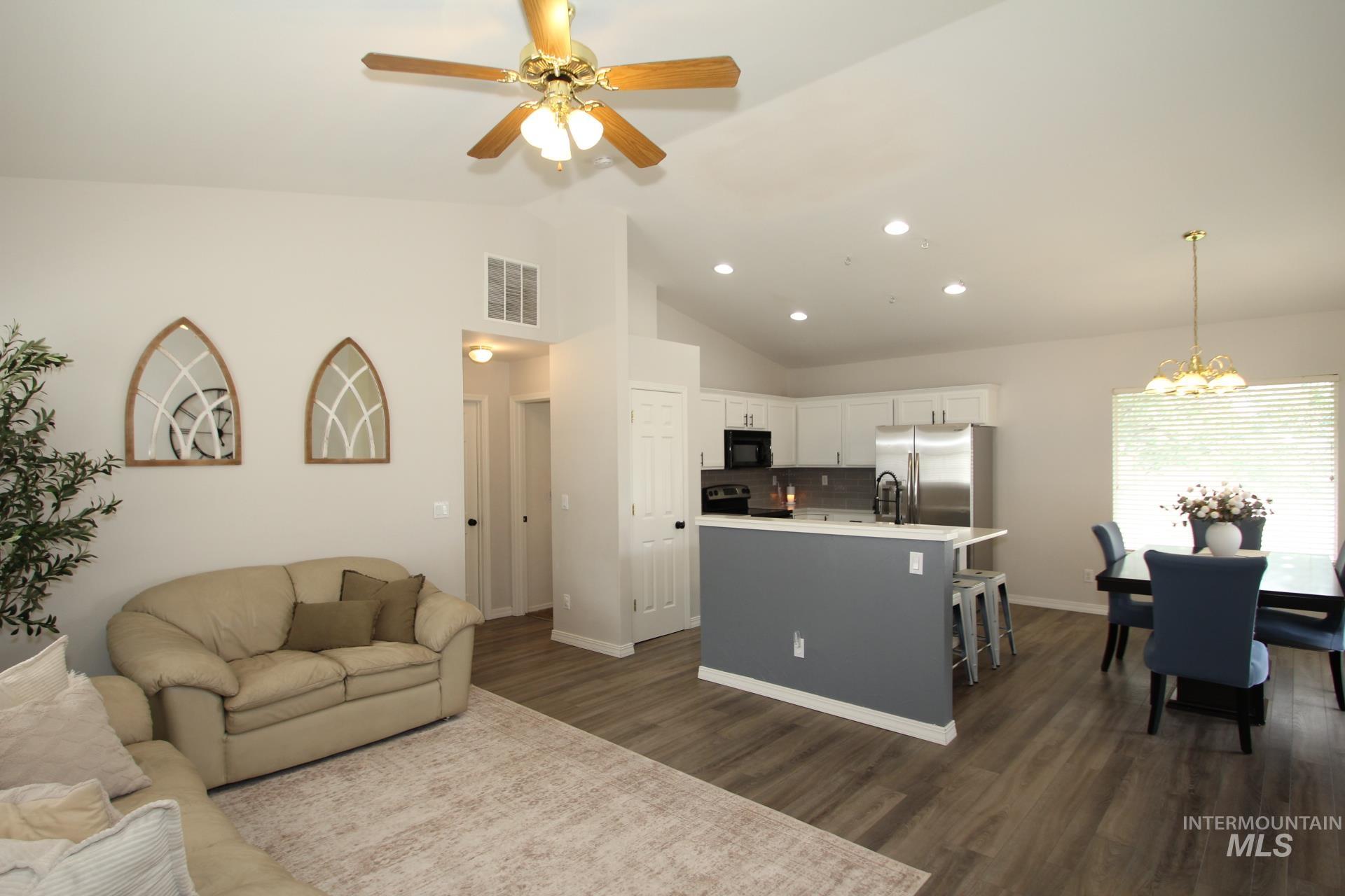 1726 E Kamay Ct., Meridian, Idaho 83642, 3 Bedrooms, 2 Bathrooms, Residential For Sale, Price $467,900,MLS 98999074