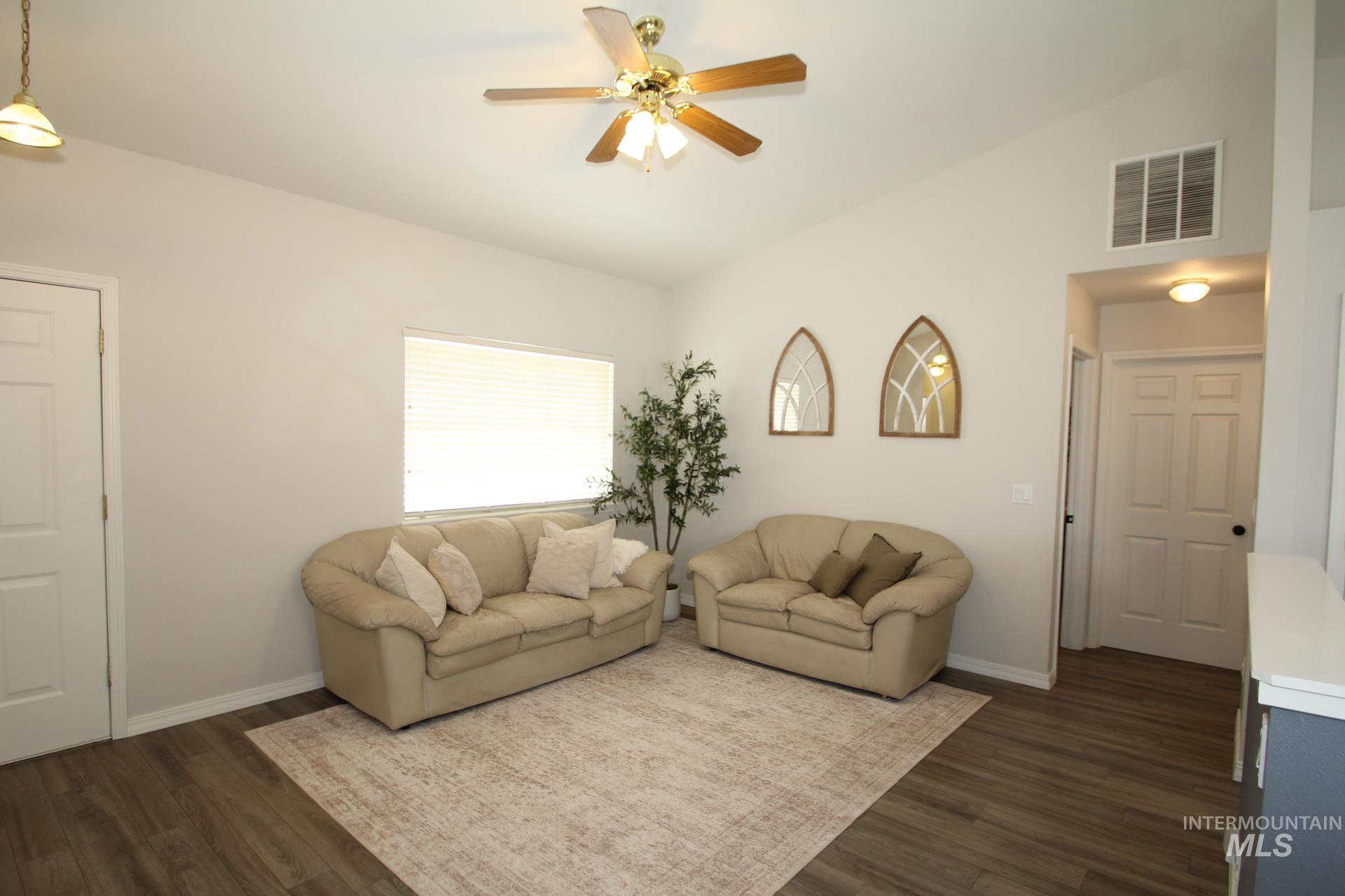 1726 E Kamay Ct., Meridian, Idaho 83642, 3 Bedrooms, 2 Bathrooms, Residential For Sale, Price $467,900,MLS 98999074