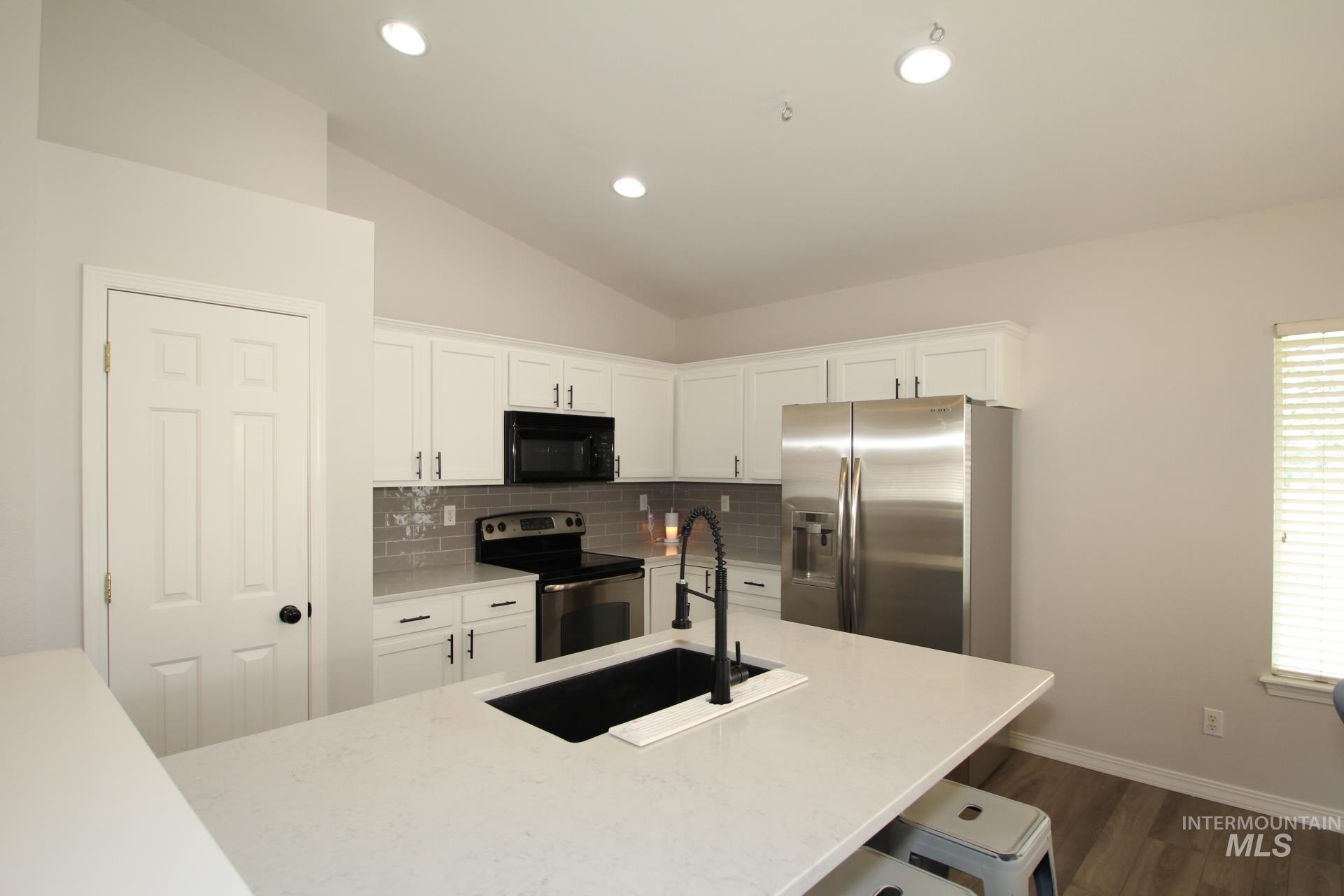 1726 E Kamay Ct., Meridian, Idaho 83642, 3 Bedrooms, 2 Bathrooms, Residential For Sale, Price $467,900,MLS 98999074