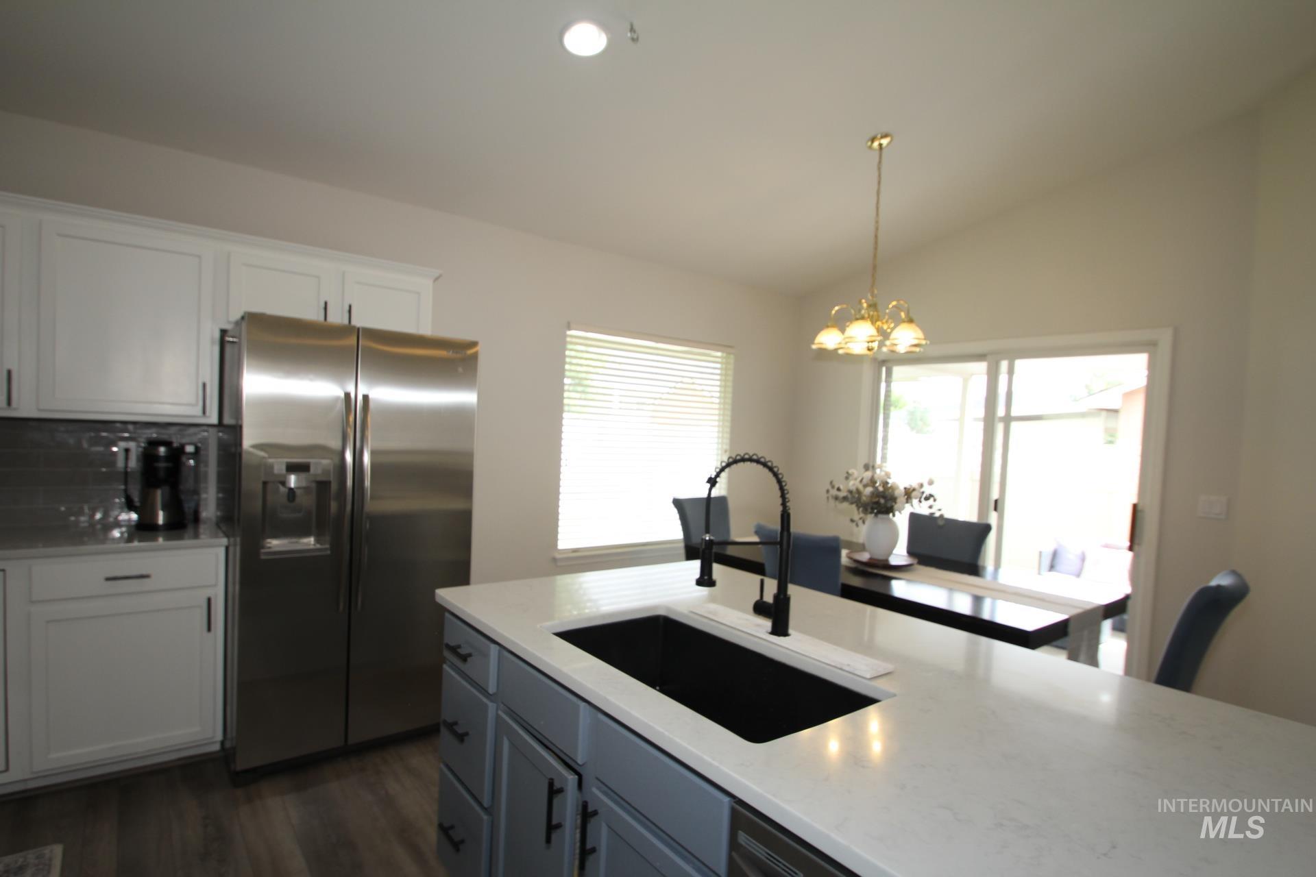 1726 E Kamay Ct., Meridian, Idaho 83642, 3 Bedrooms, 2 Bathrooms, Residential For Sale, Price $467,900,MLS 98999074