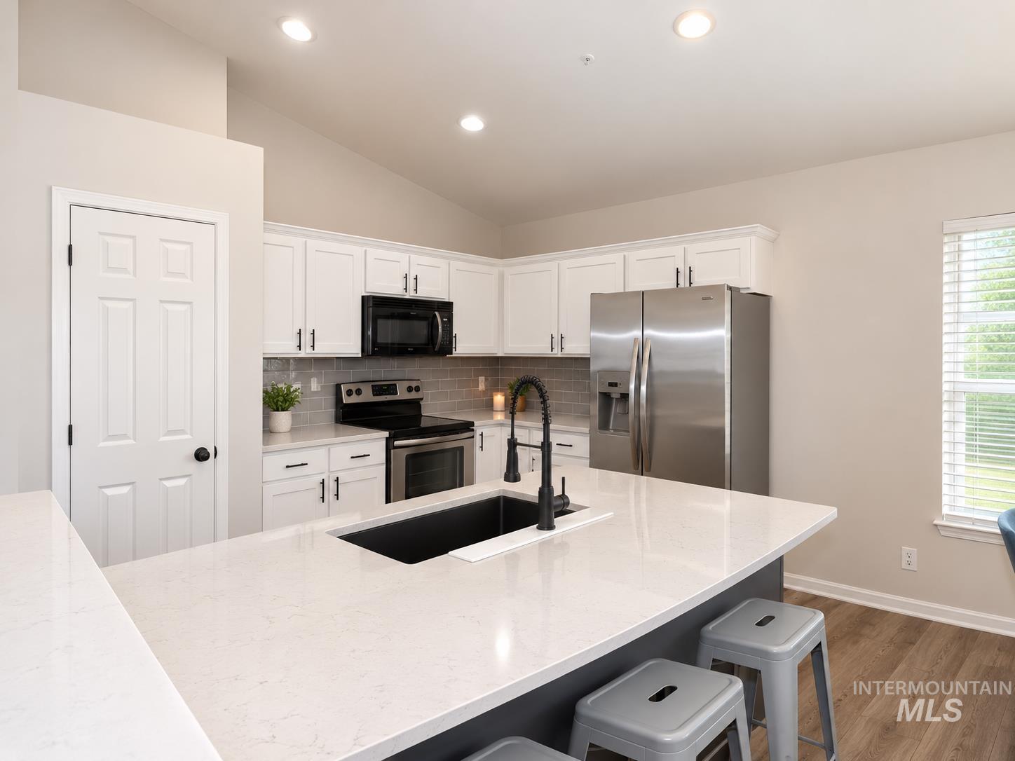 1726 E Kamay Ct., Meridian, Idaho 83642, 3 Bedrooms, 2 Bathrooms, Residential For Sale, Price $459,900,MLS 98999074