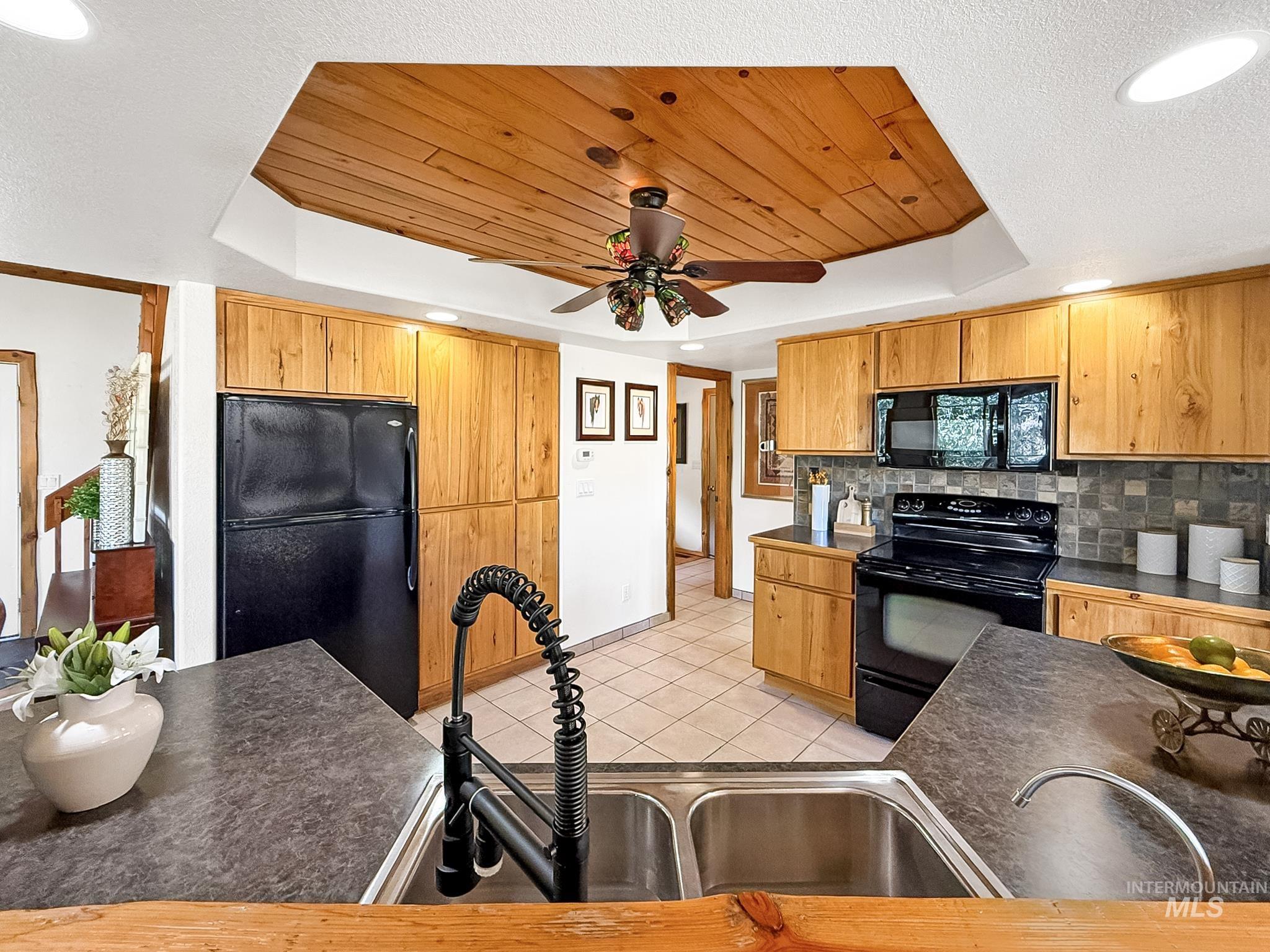 231 Gregory Creek Rd., White Bird, Idaho 83554, 2 Bedrooms, 1 Bathroom, Residential For Sale, Price $519,000, 98999076