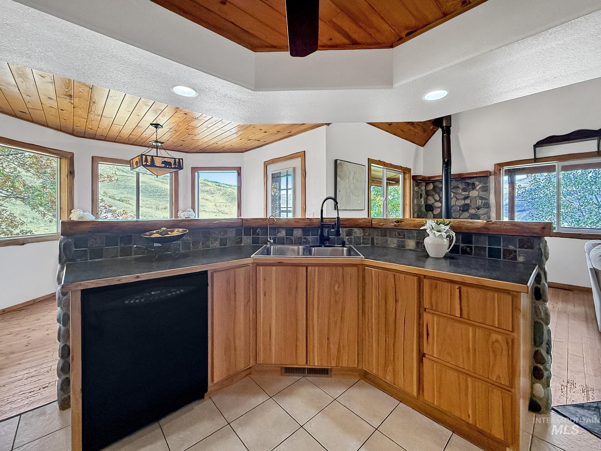 231 Gregory Creek Rd., White Bird, Idaho 83554, 2 Bedrooms, 1 Bathroom, Residential For Sale, Price $519,000, 98999076
