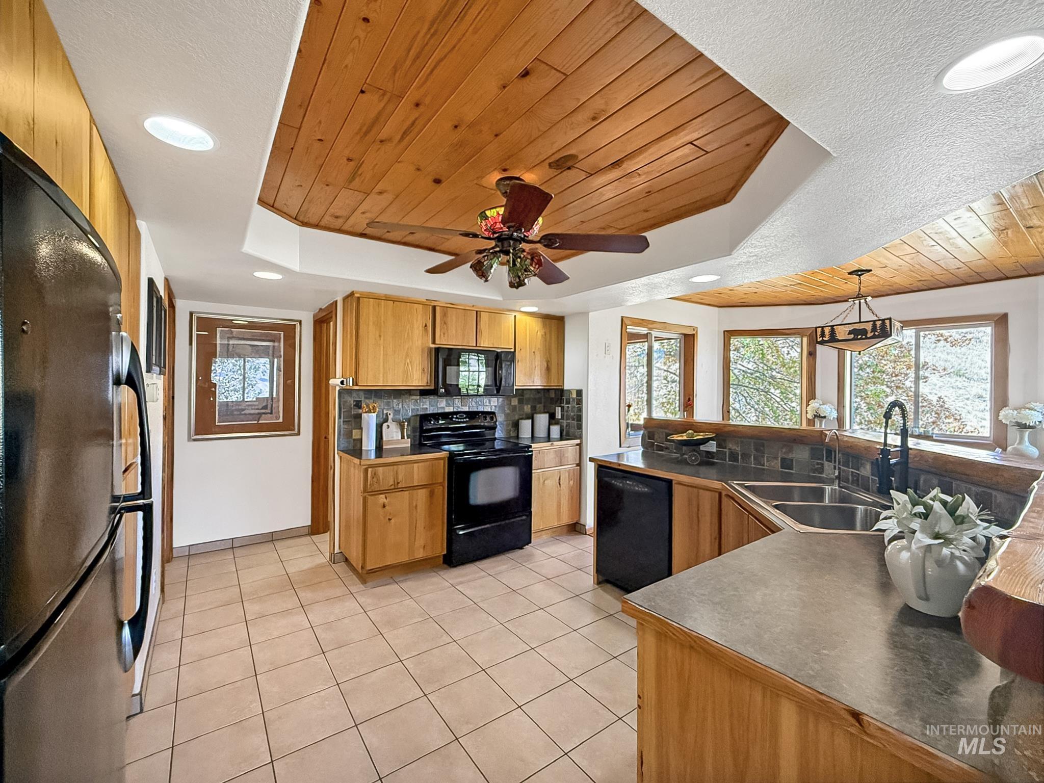 231 Gregory Creek Rd., White Bird, Idaho 83554, 2 Bedrooms, 1 Bathroom, Residential For Sale, Price $519,000, 98999076