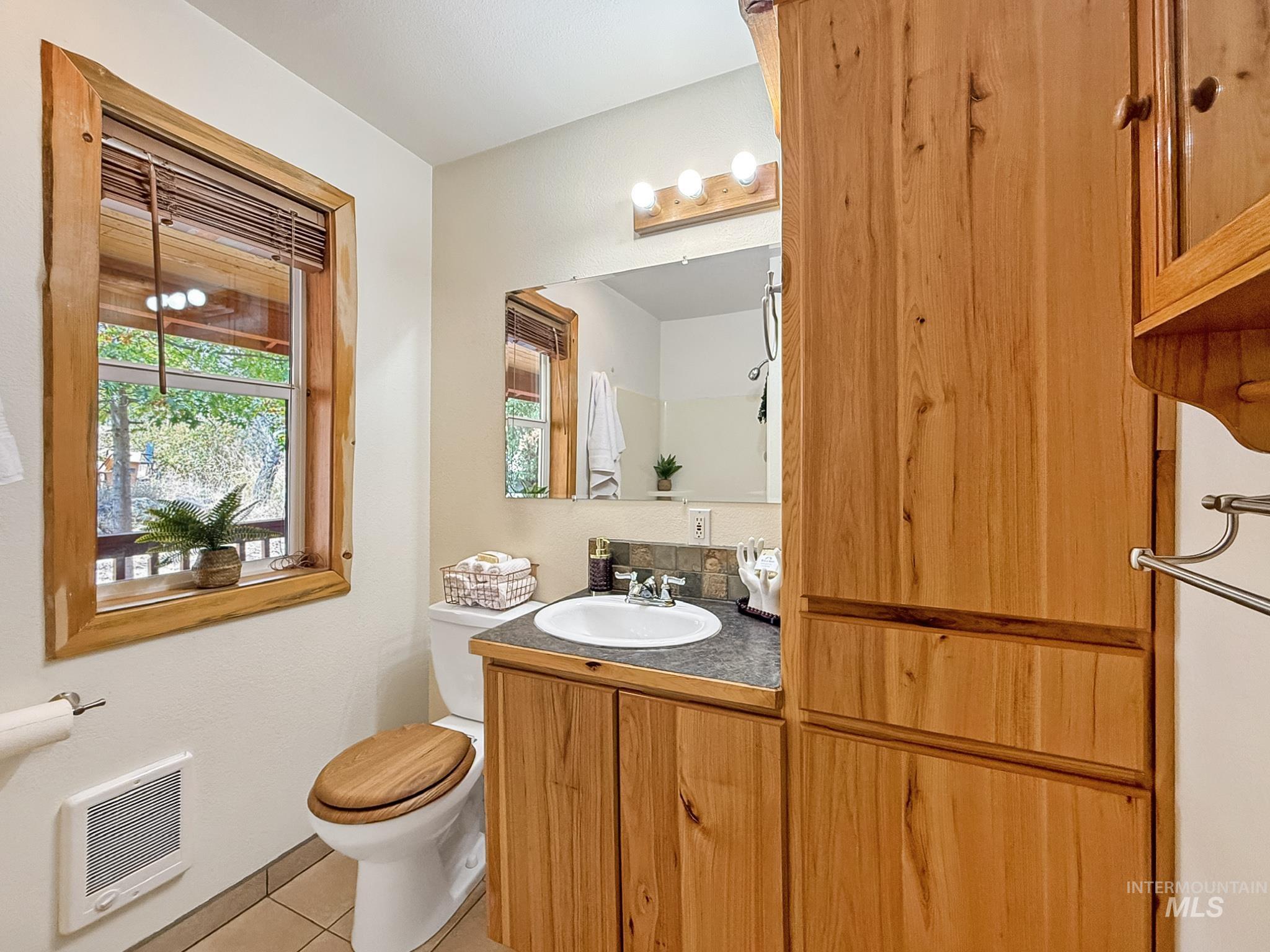 231 Gregory Creek Rd., White Bird, Idaho 83554, 2 Bedrooms, 1 Bathroom, Residential For Sale, Price $519,000, 98999076