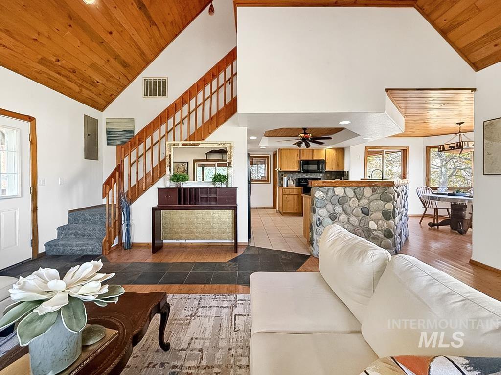 231 Gregory Creek Rd., White Bird, Idaho 83554, 2 Bedrooms, 1 Bathroom, Residential For Sale, Price $519,000, 98999076