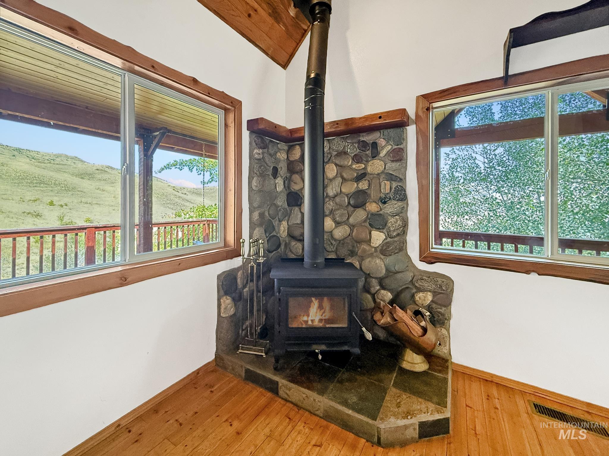 231 Gregory Creek Rd., White Bird, Idaho 83554, 2 Bedrooms, 1 Bathroom, Residential For Sale, Price $519,000, 98999076