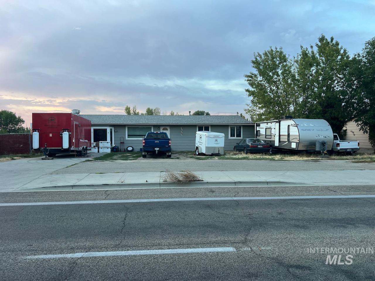 3750 E Overland Road, Meridian, Idaho 83642, 3 Bedrooms, 1 Bathroom, Residential For Sale, Price $700,000, 98999087
