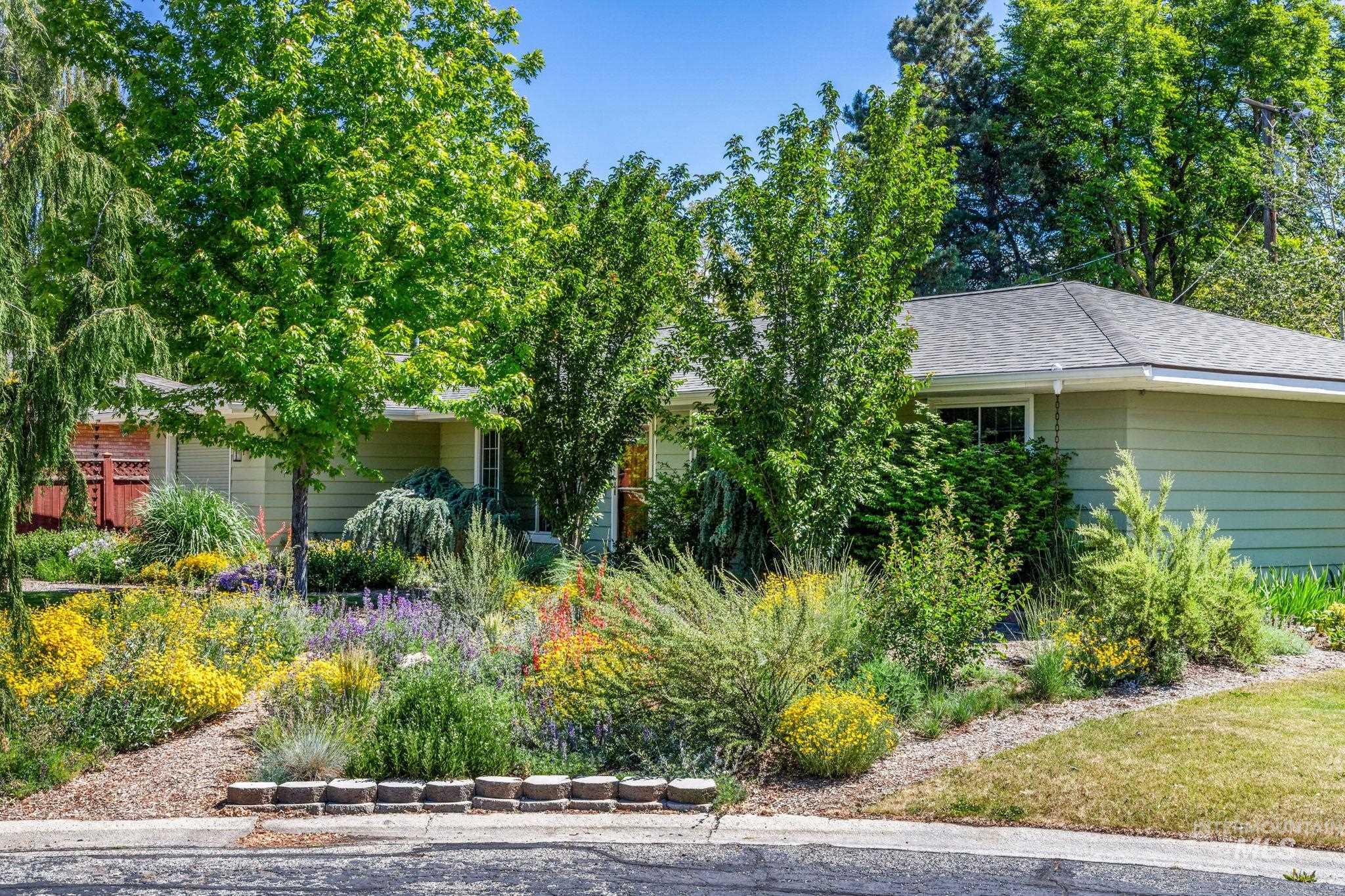 6015 W Poplar, Boise, Idaho 83704, 3 Bedrooms, 2 Bathrooms, Residential For Sale, Price $492,000, 98999088