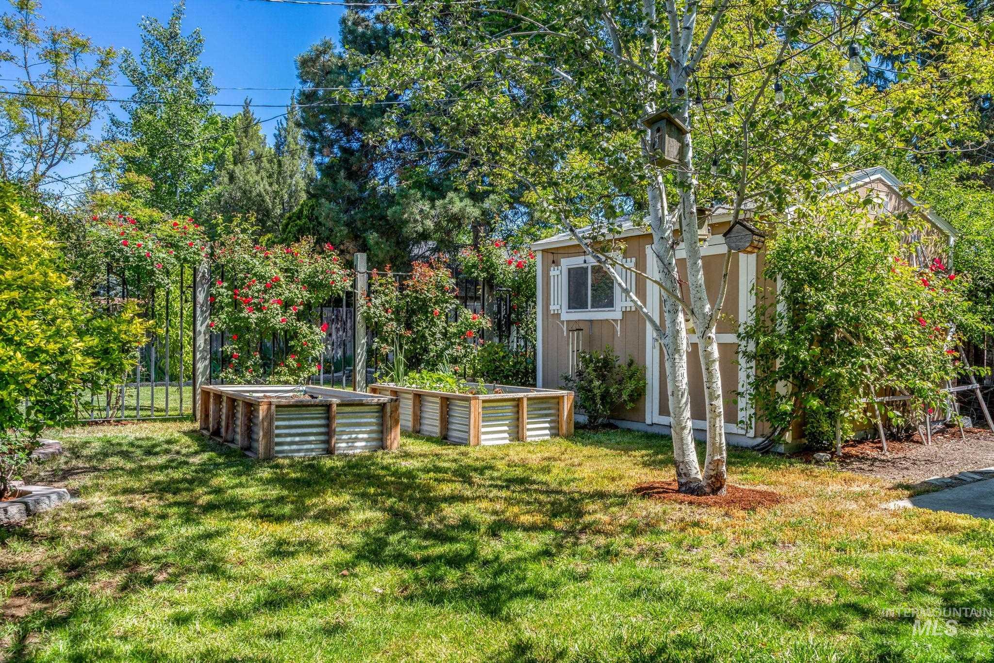 6015 W Poplar, Boise, Idaho 83704, 3 Bedrooms, 2 Bathrooms, Residential For Sale, Price $492,000, 98999088