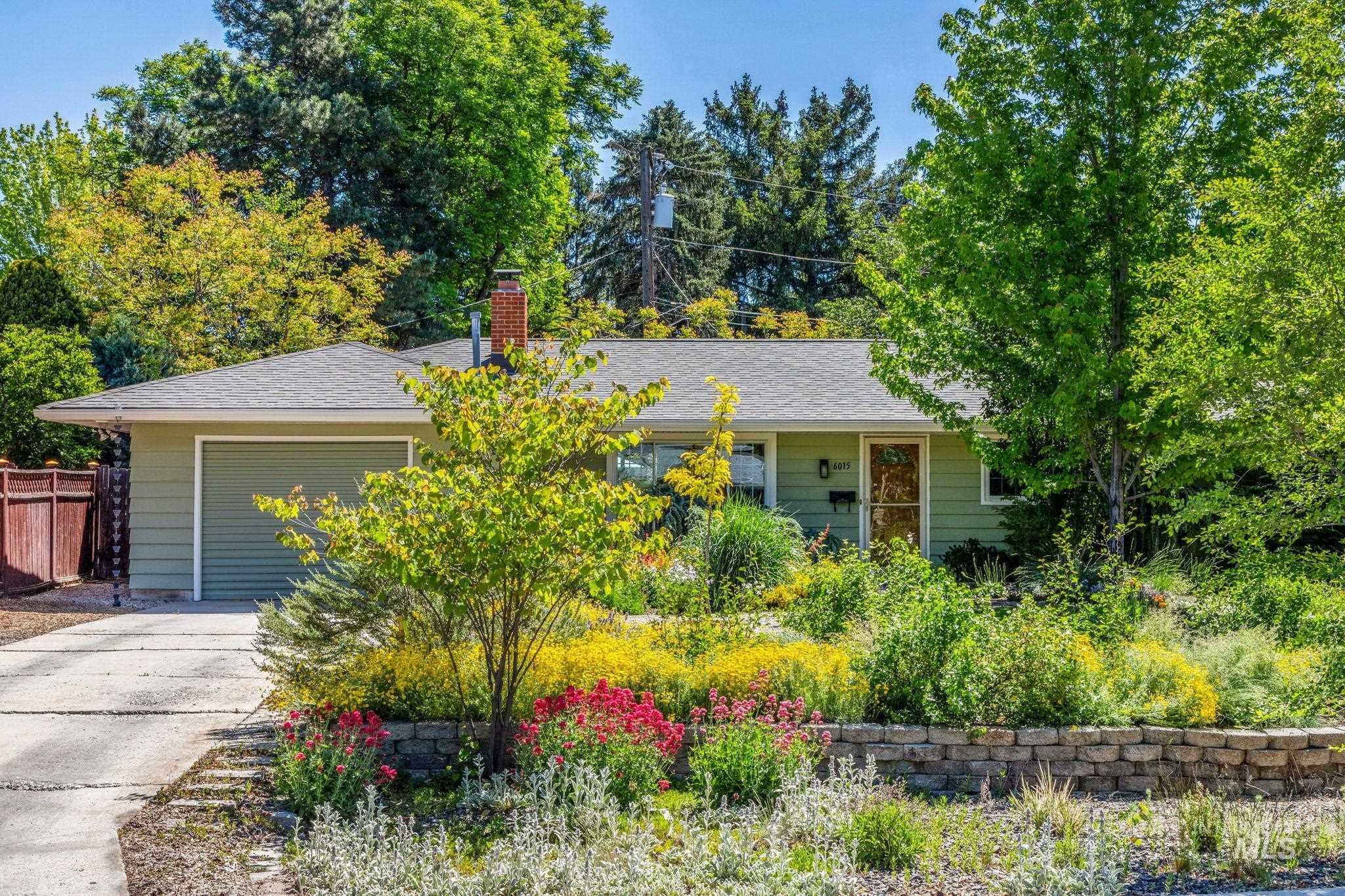 6015 W Poplar, Boise, Idaho 83704, 3 Bedrooms, 2 Bathrooms, Residential For Sale, Price $492,000, 98999088
