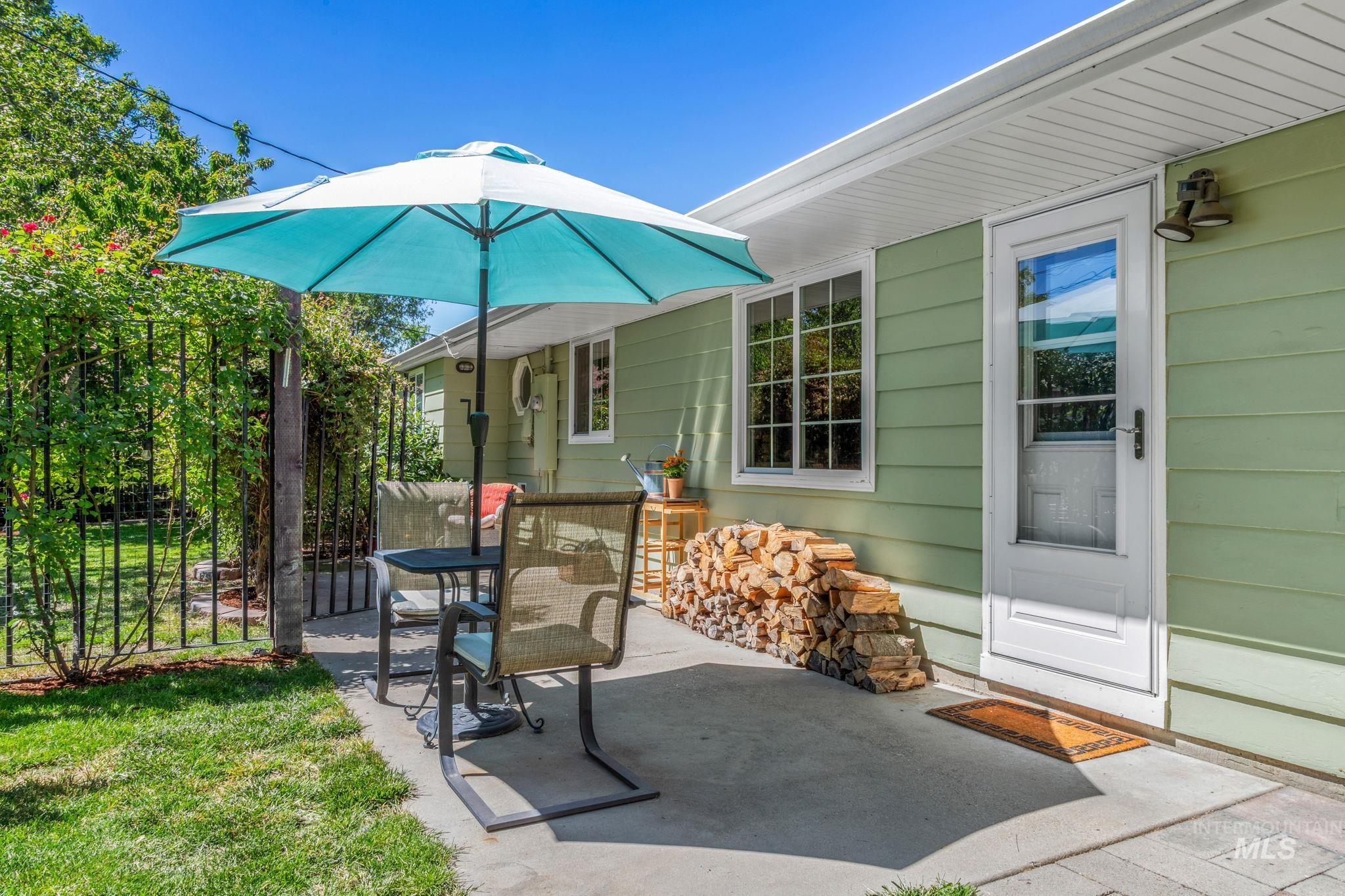 6015 W Poplar, Boise, Idaho 83704, 3 Bedrooms, 2 Bathrooms, Residential For Sale, Price $492,000, 98999088