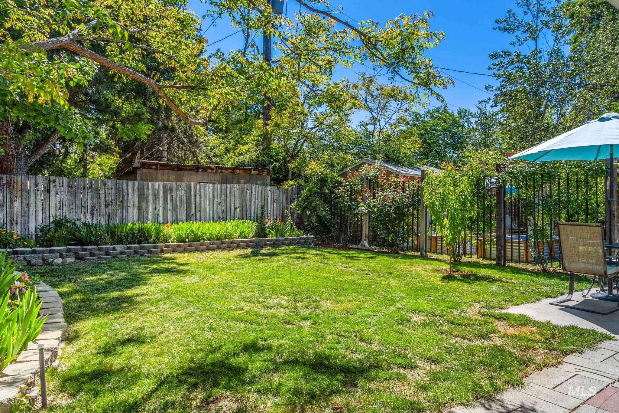 6015 W Poplar, Boise, Idaho 83704, 3 Bedrooms, 2 Bathrooms, Residential For Sale, Price $492,000, 98999088