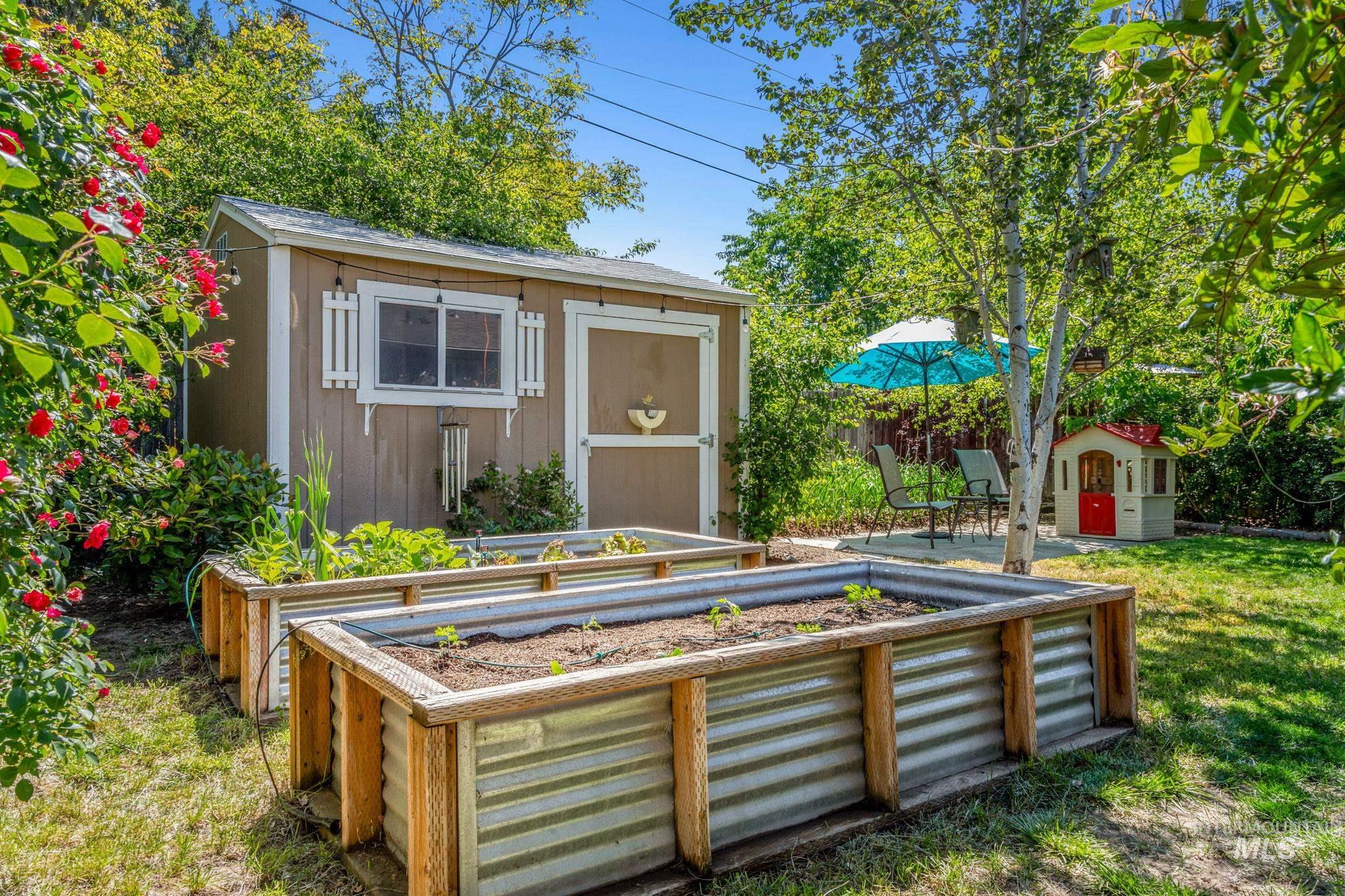 6015 W Poplar, Boise, Idaho 83704, 3 Bedrooms, 2 Bathrooms, Residential For Sale, Price $492,000, 98999088