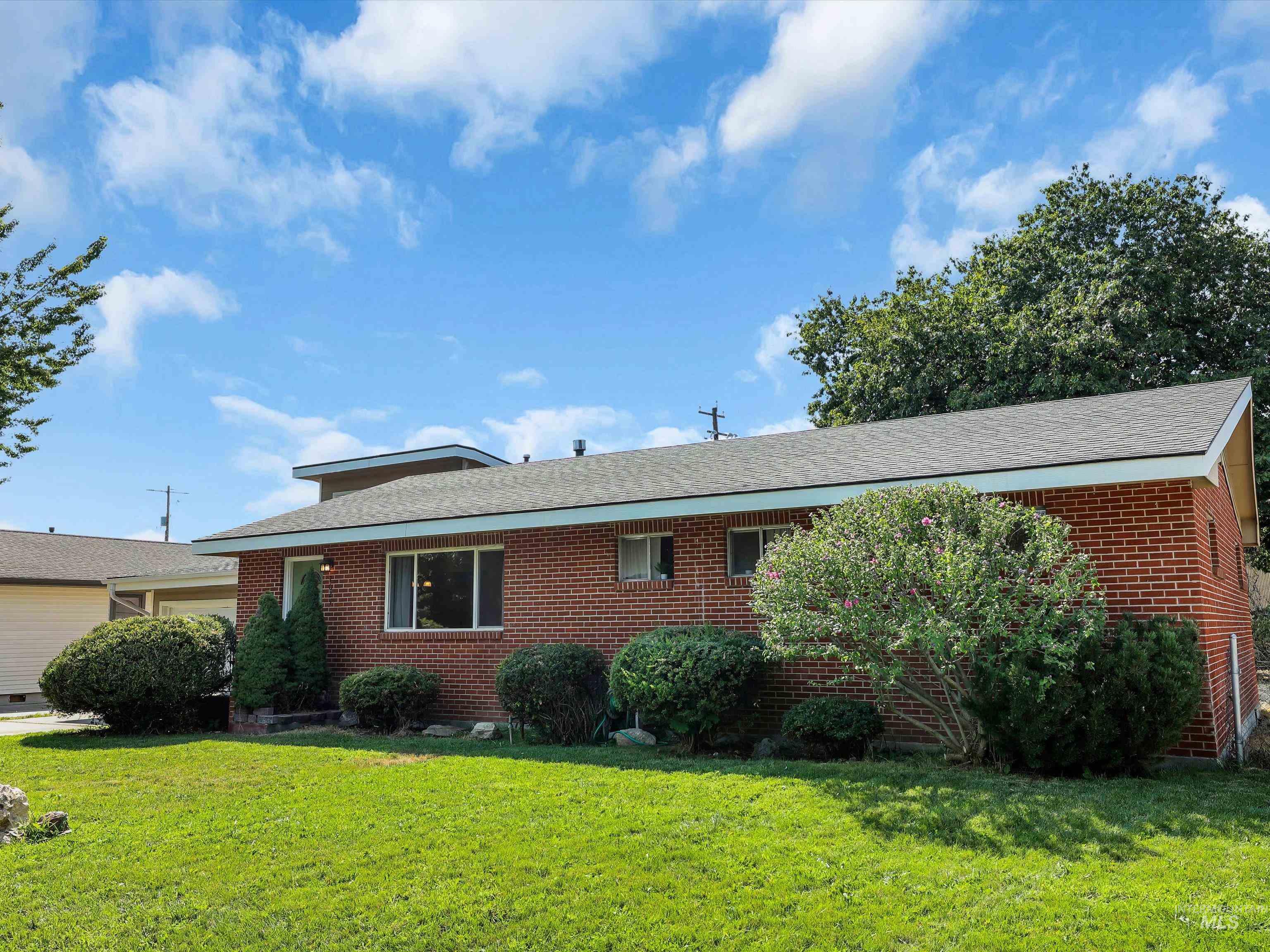 2025 S Longmont Ave., Boise, Idaho 83706, 4 Bedrooms, 2 Bathrooms, Residential For Sale, Price $550,900, 98999091