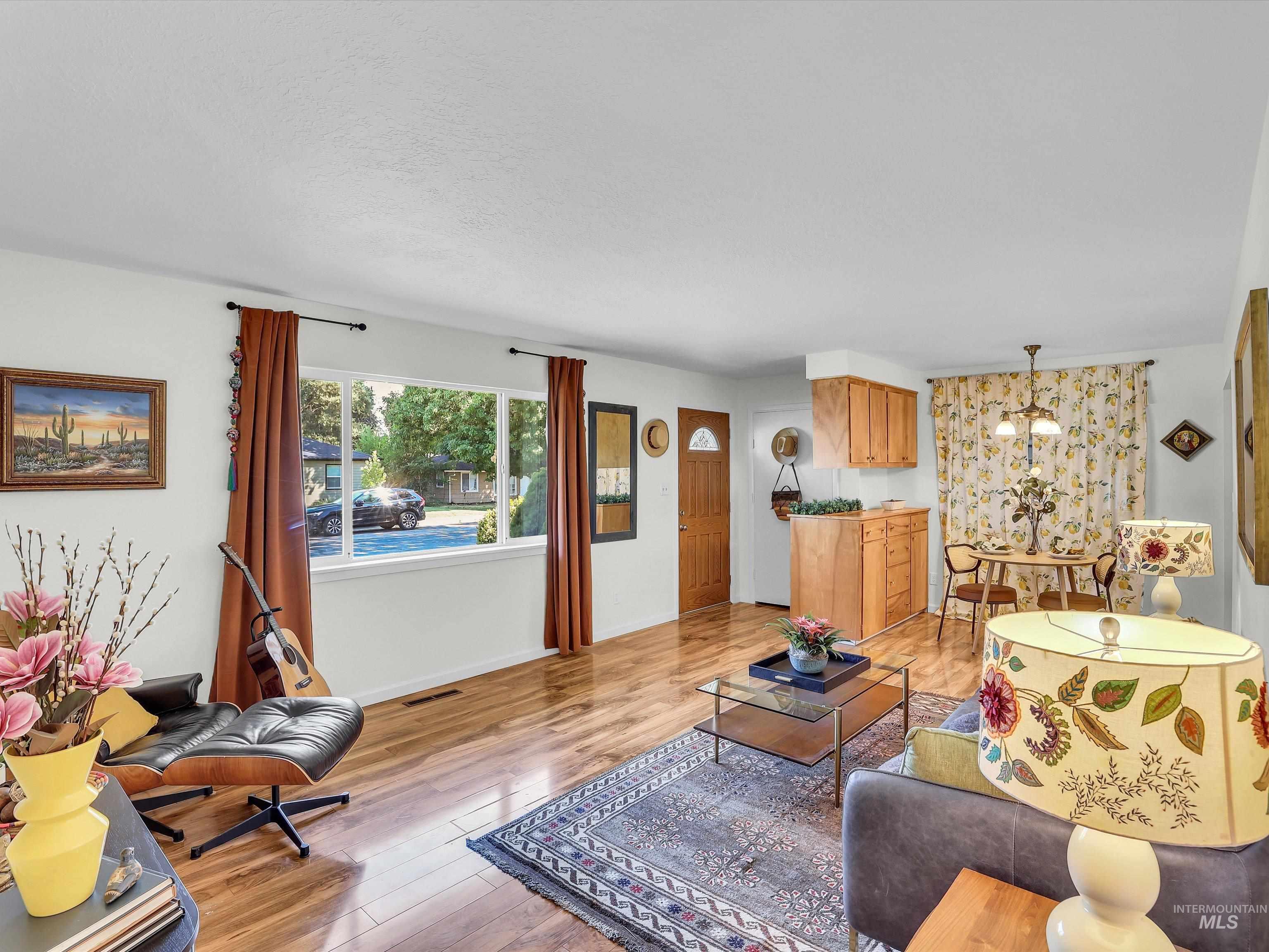2025 S Longmont Ave., Boise, Idaho 83706, 4 Bedrooms, 2 Bathrooms, Residential For Sale, Price $550,900, 98999091