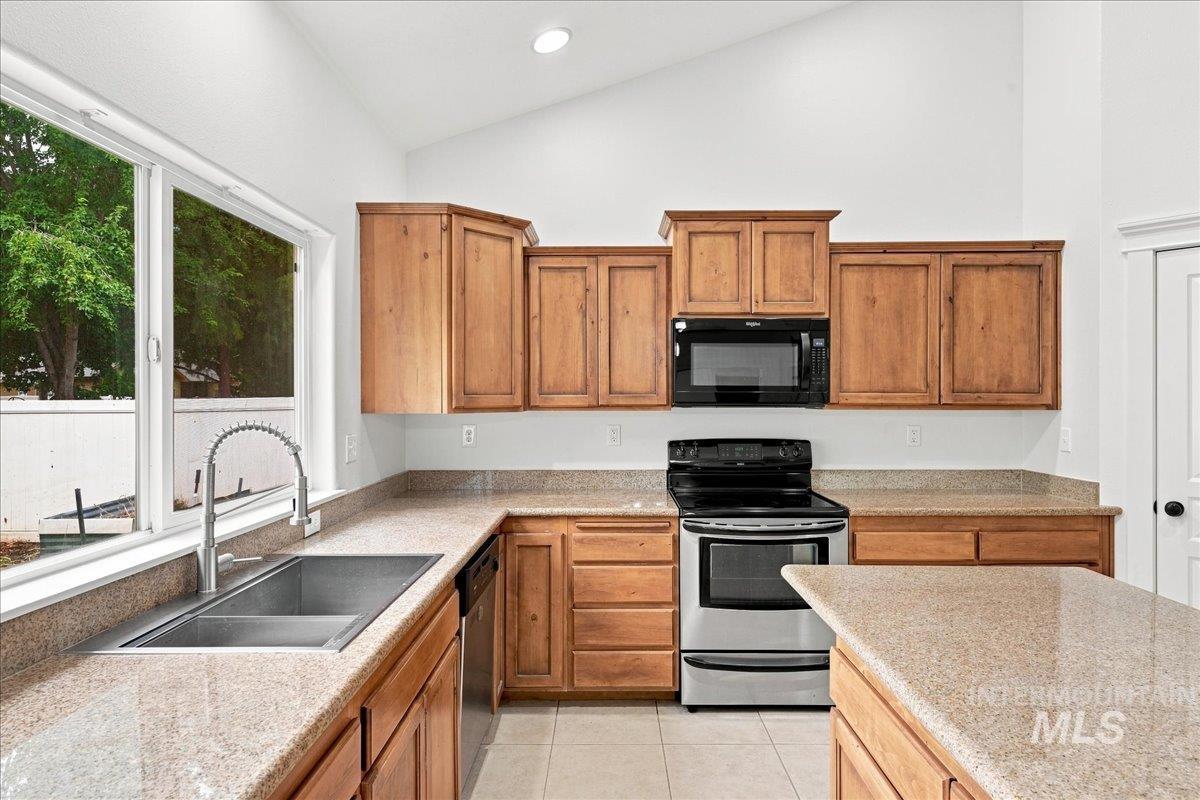 3765 S Naples, Meridian, Idaho 83642, 4 Bedrooms, 2.5 Bathrooms, Residential For Sale, Price $725,000, 98999101