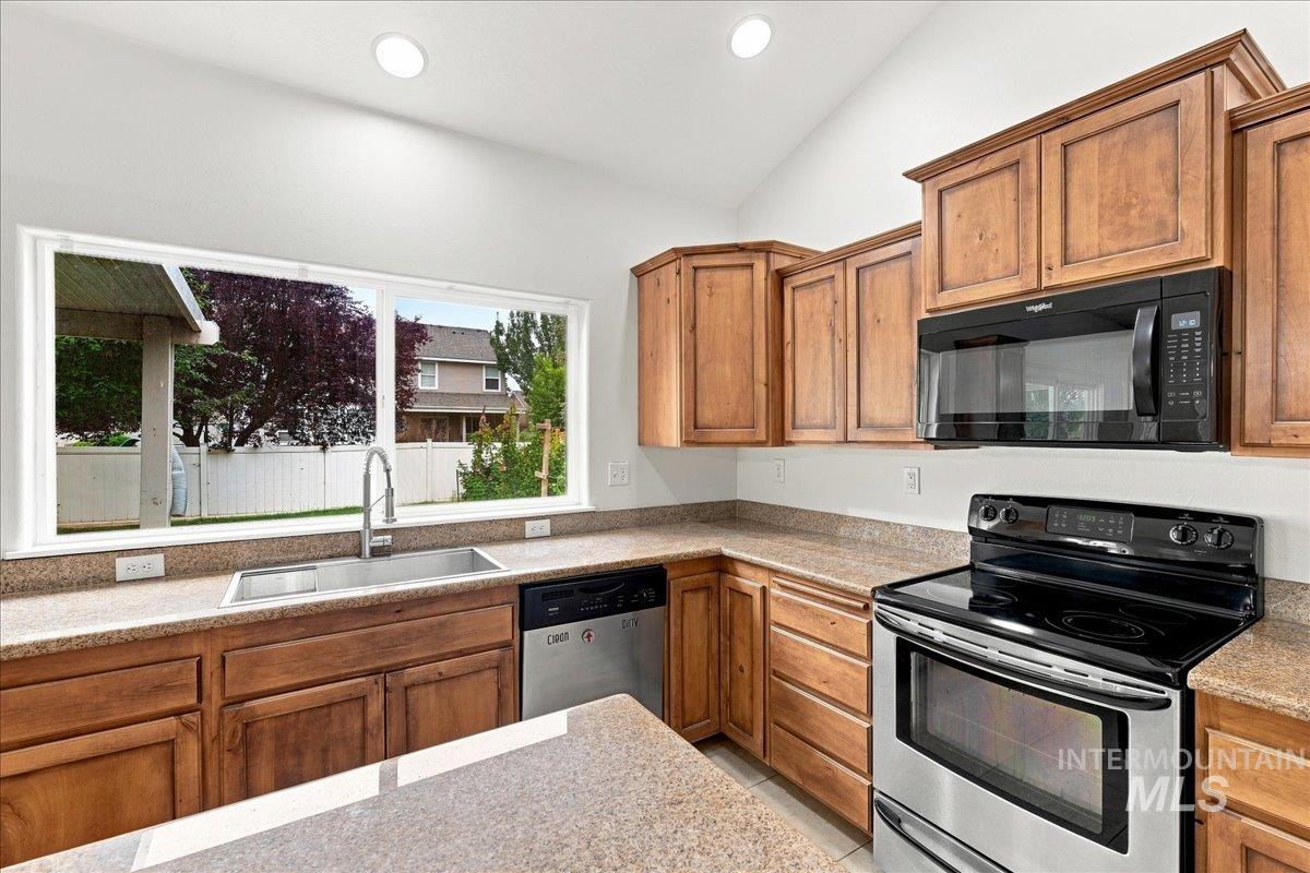 3765 S Naples, Meridian, Idaho 83642, 4 Bedrooms, 2.5 Bathrooms, Residential For Sale, Price $725,000, 98999101