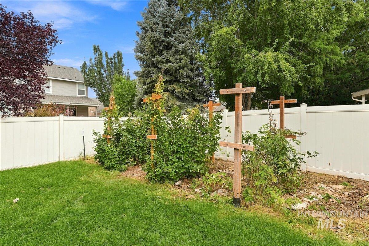 3765 S Naples, Meridian, Idaho 83642, 4 Bedrooms, 2.5 Bathrooms, Residential For Sale, Price $725,000, 98999101