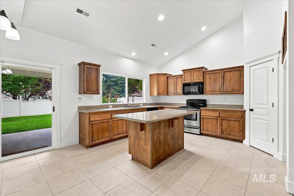 3765 S Naples, Meridian, Idaho 83642, 4 Bedrooms, 2.5 Bathrooms, Residential For Sale, Price $725,000, 98999101