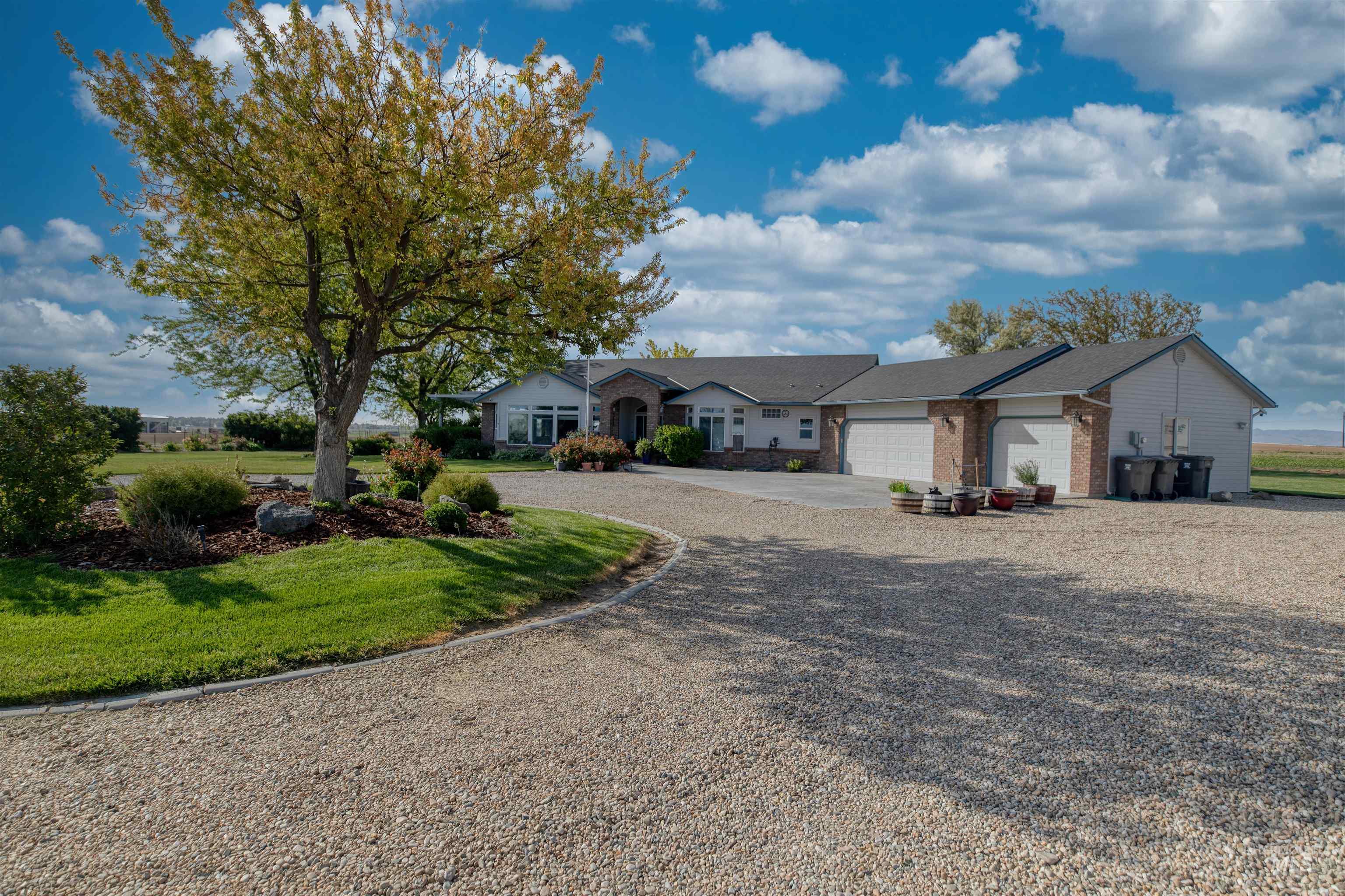 17271 Lonkey Ln, Caldwell, Idaho 83607, 3 Bedrooms, 2 Bathrooms, Residential For Sale, Price $940,000, 98999111