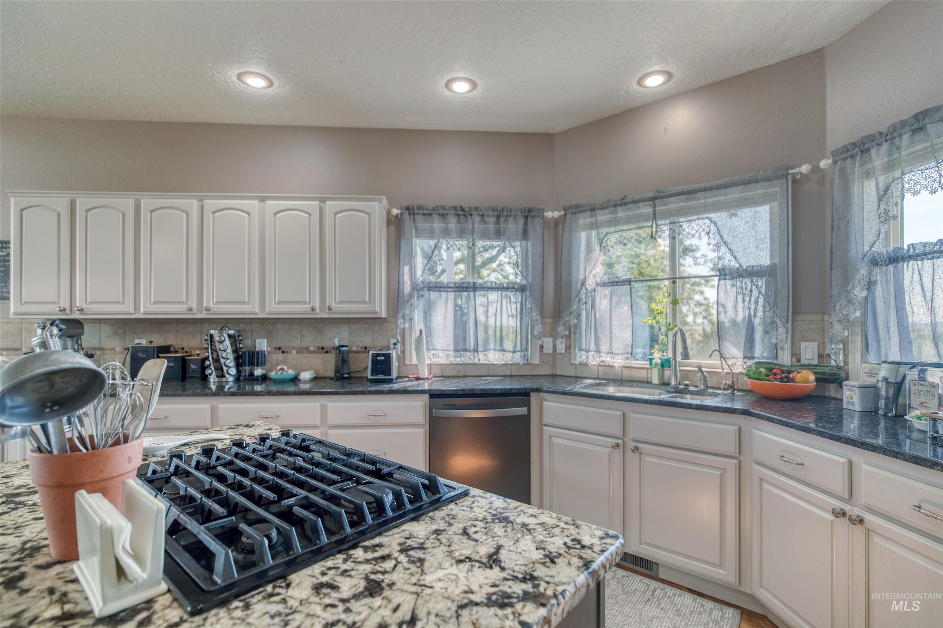 17271 Lonkey Ln, Caldwell, Idaho 83607, 3 Bedrooms, 2 Bathrooms, Residential For Sale, Price $940,000, 98999111
