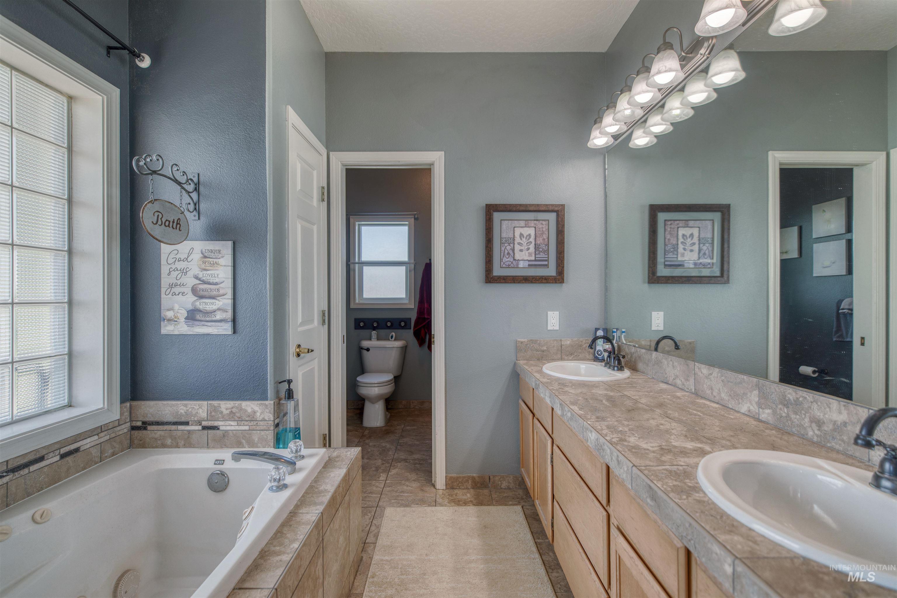 17271 Lonkey Ln, Caldwell, Idaho 83607, 3 Bedrooms, 2 Bathrooms, Residential For Sale, Price $940,000, 98999111