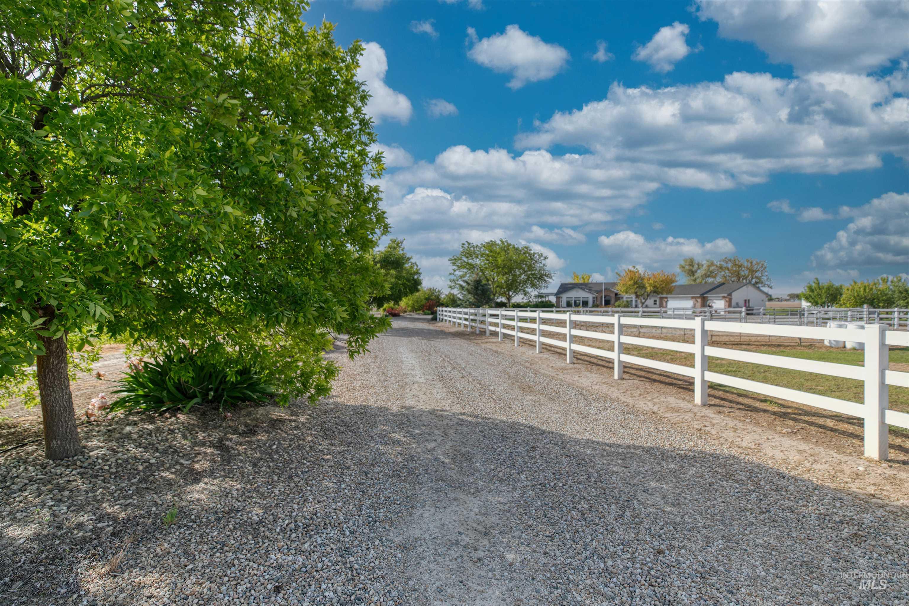 17271 Lonkey Ln, Caldwell, Idaho 83607, 3 Bedrooms, 2 Bathrooms, Residential For Sale, Price $940,000, 98999111