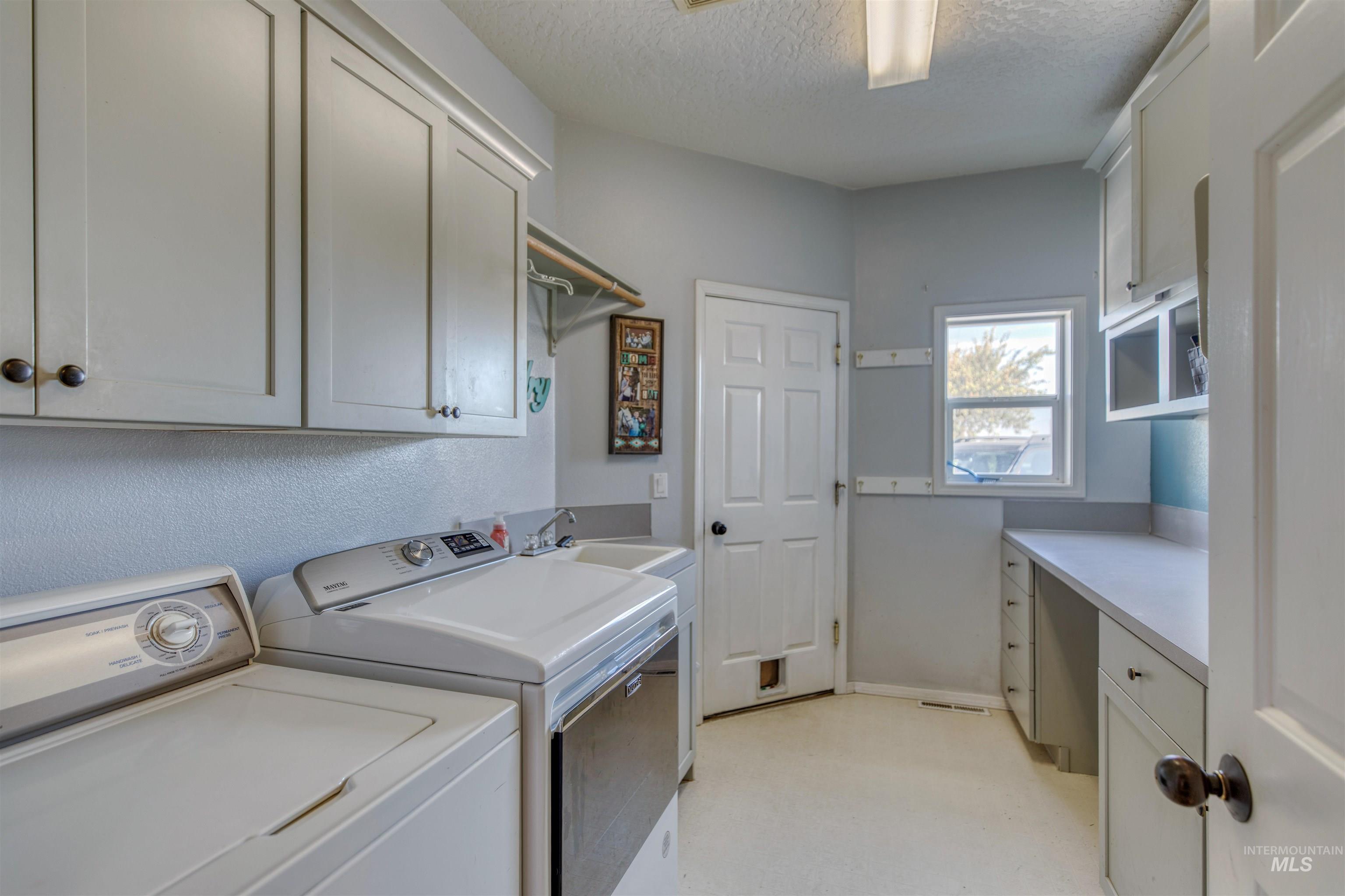 17271 Lonkey Ln, Caldwell, Idaho 83607, 3 Bedrooms, 2 Bathrooms, Residential For Sale, Price $940,000, 98999111